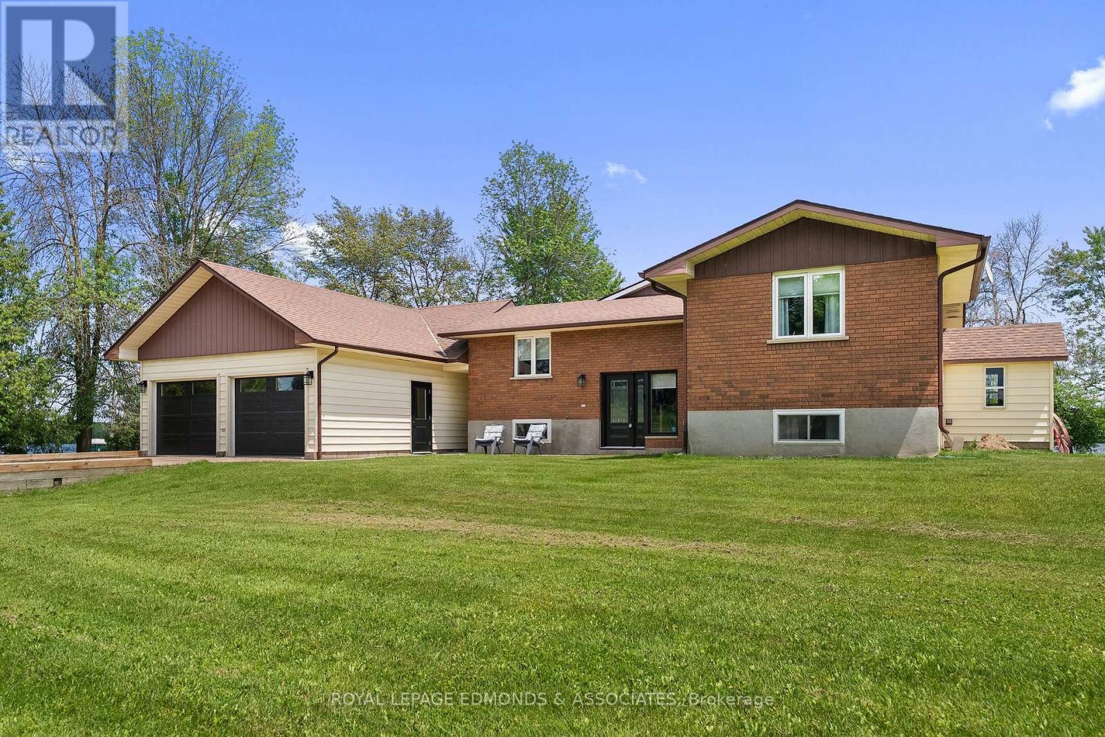 












160 LACROIX BAY ROAD

,
Whitewater Region,




Ontario
K0J2L0

