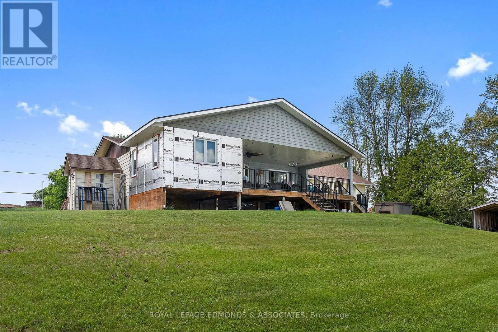 












160 LACROIX BAY ROAD

,
Whitewater Region,




Ontario
K0J2L0

