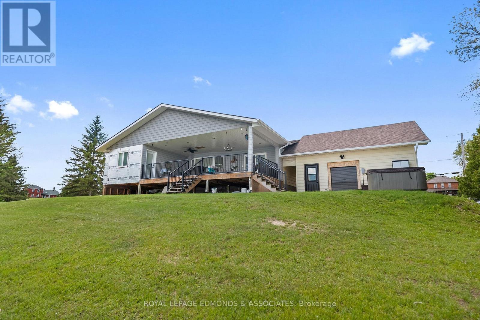 












160 LACROIX BAY ROAD

,
Whitewater Region,




Ontario
K0J2L0

