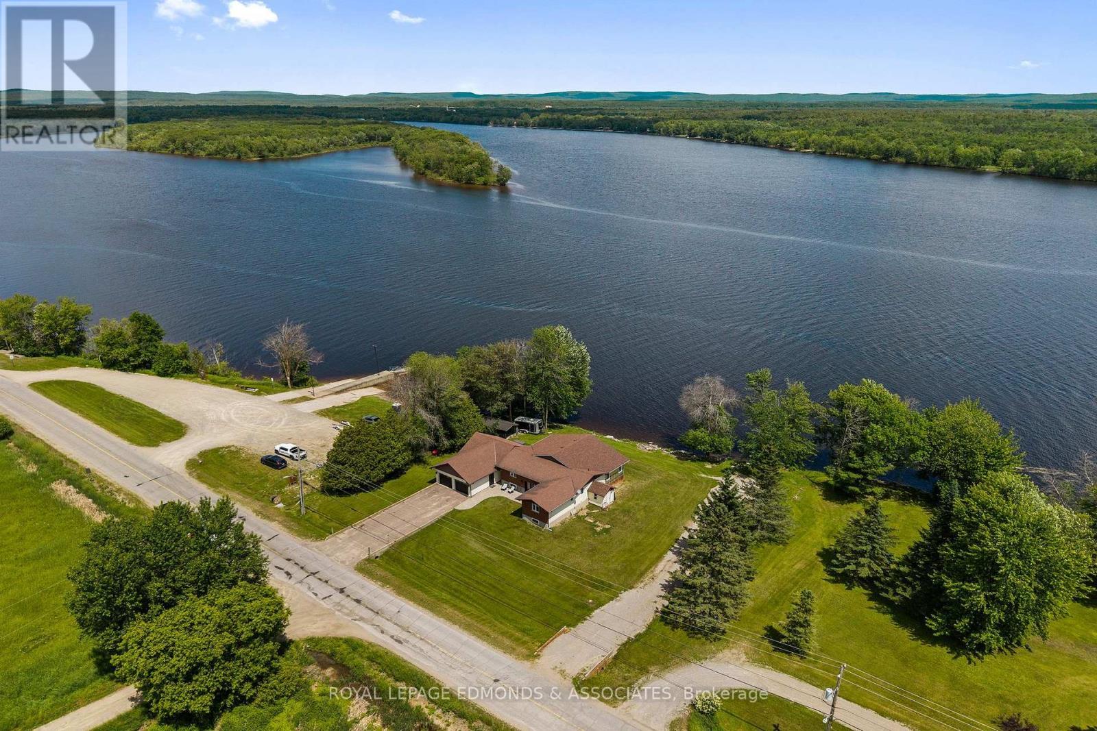 












160 LACROIX BAY ROAD

,
Whitewater Region,




Ontario
K0J2L0

