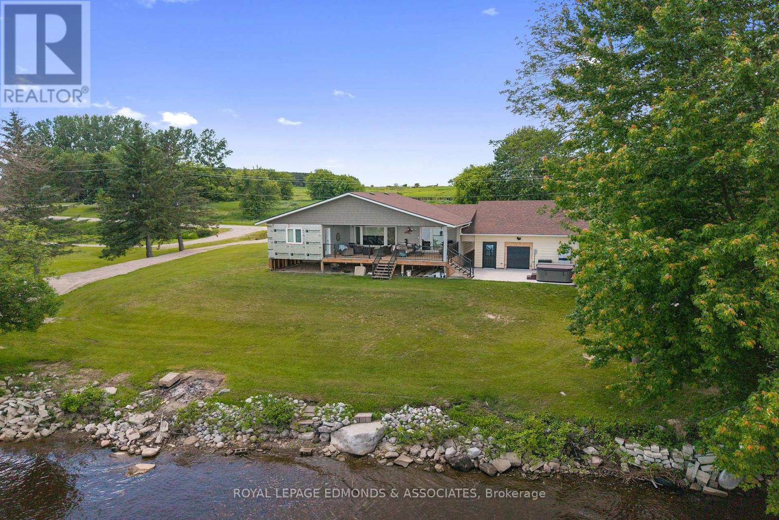 












160 LACROIX BAY ROAD

,
Whitewater Region,




Ontario
K0J2L0

