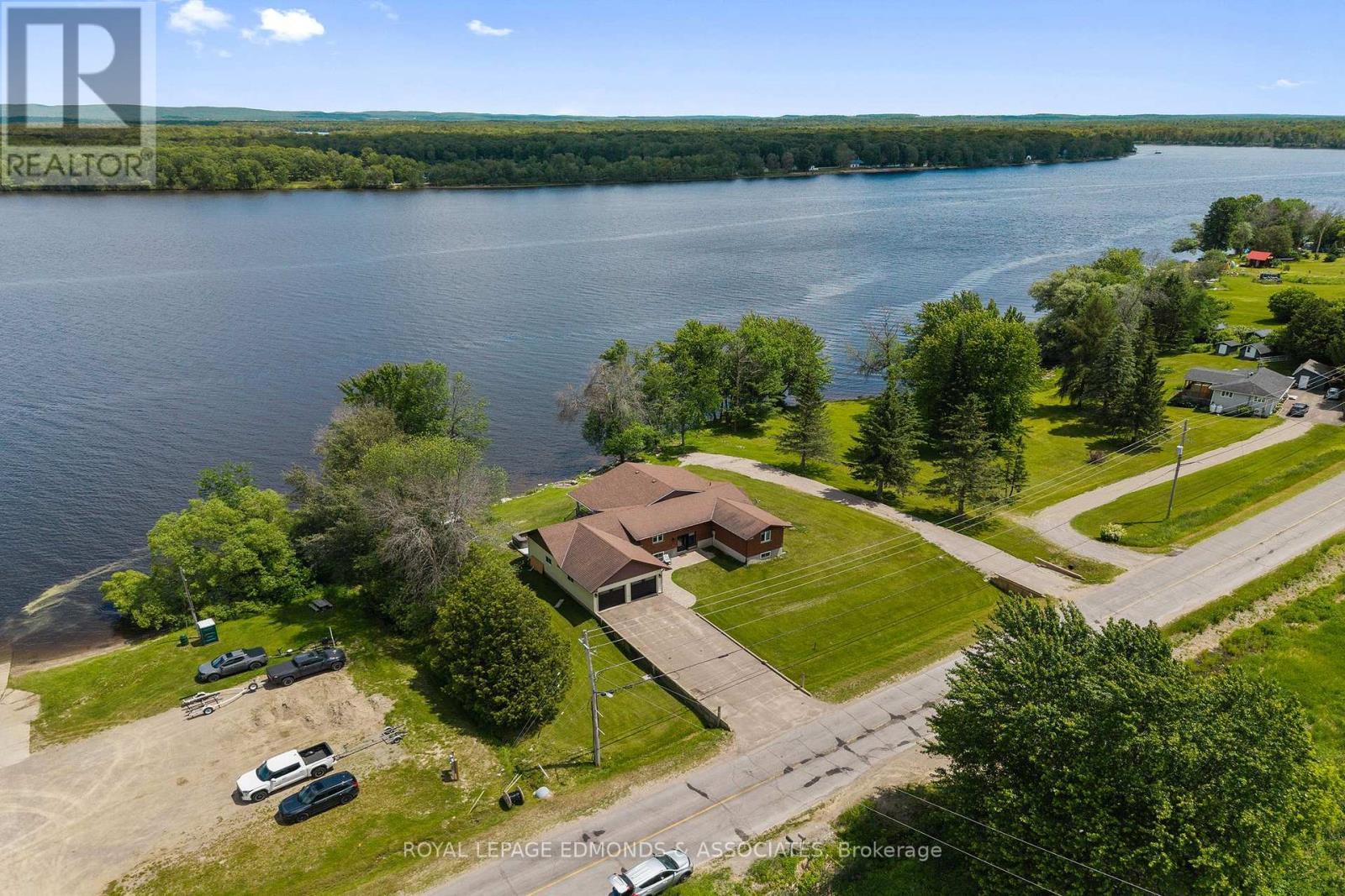 












160 LACROIX BAY ROAD

,
Whitewater Region,




Ontario
K0J2L0

