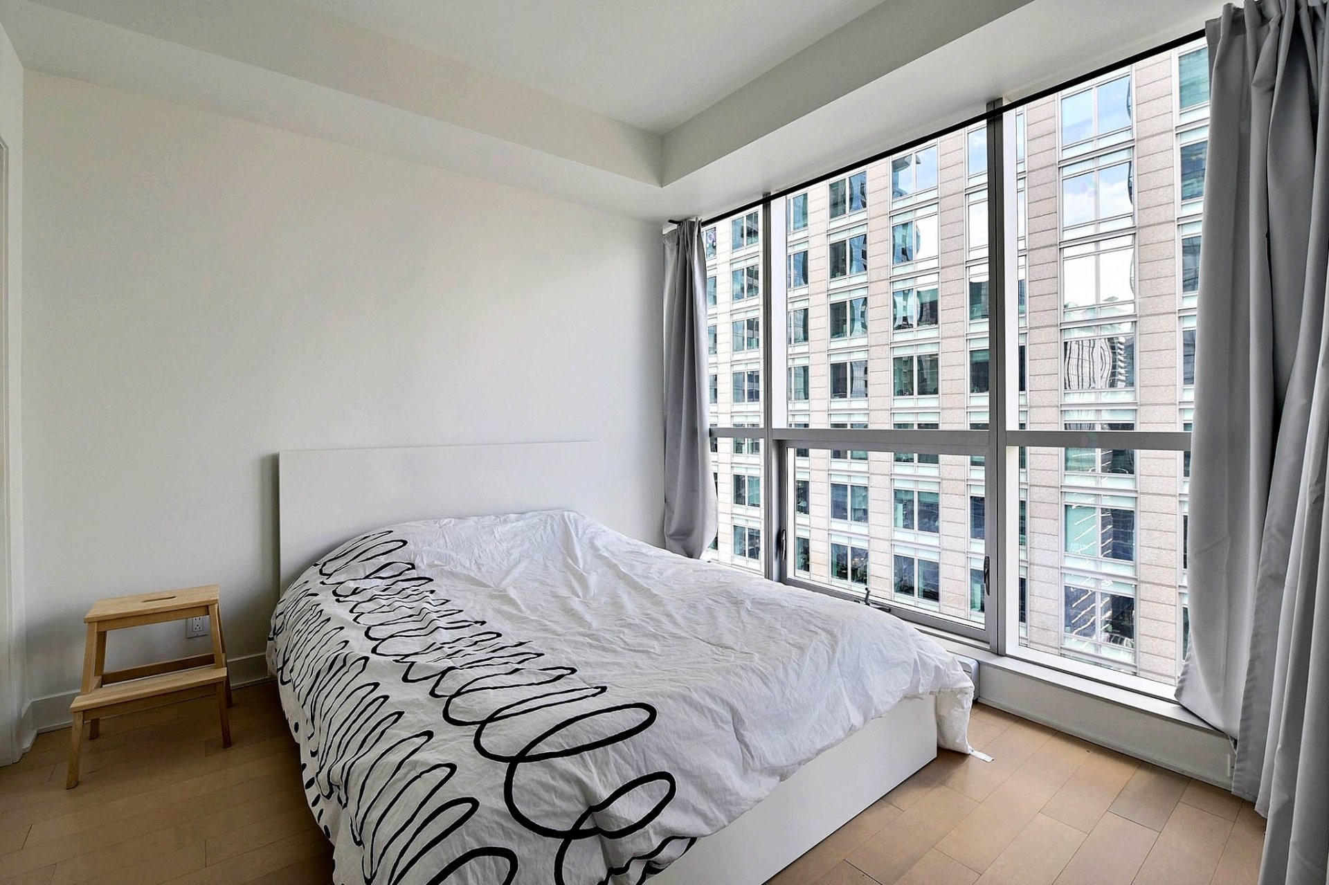 









1050


Rue Drummond

, 2707,
Montréal (Ville-Marie),




QC
H3B0G3


