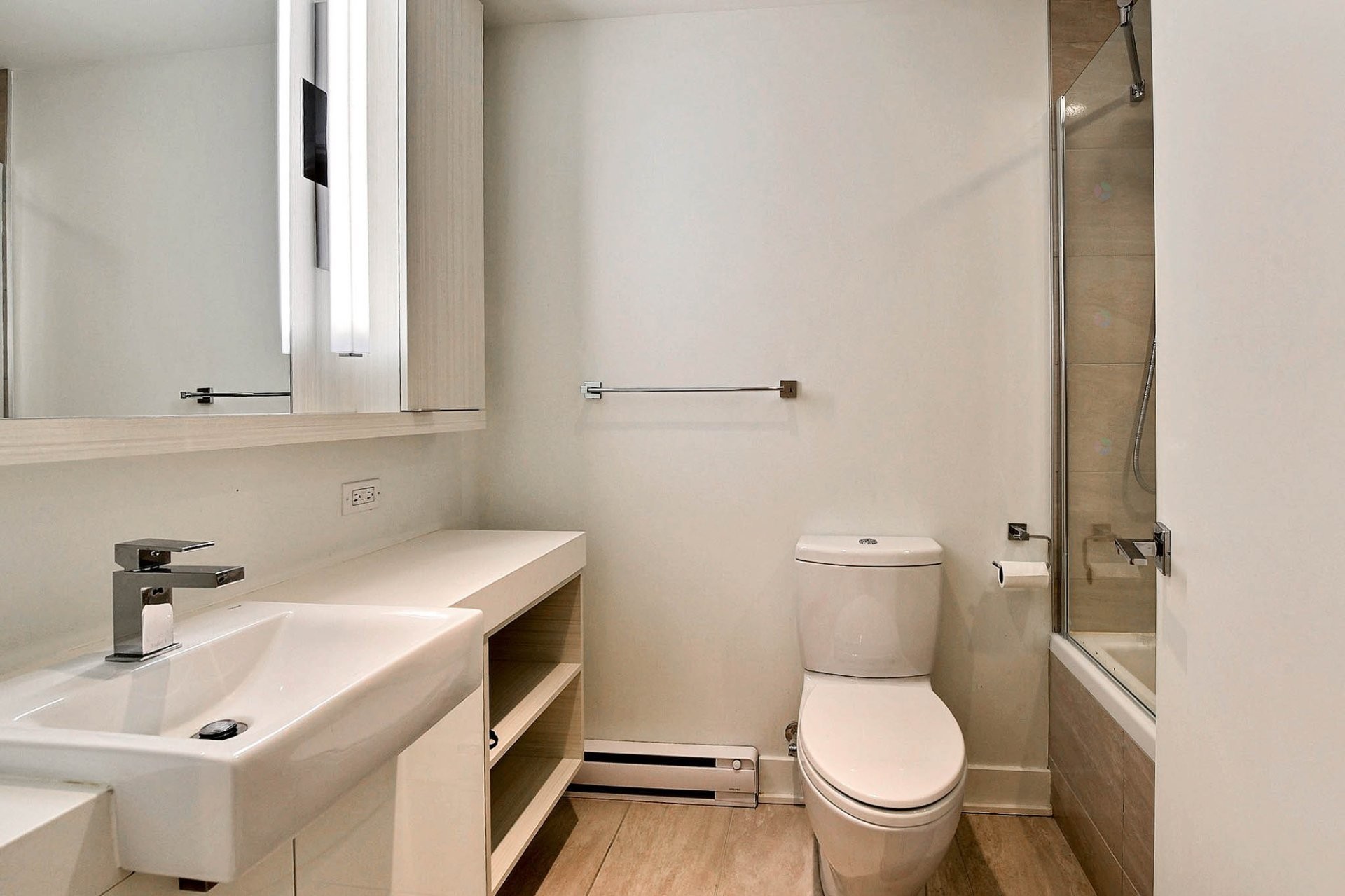 









1050


Rue Drummond

, 2707,
Montréal (Ville-Marie),




QC
H3B0G3

