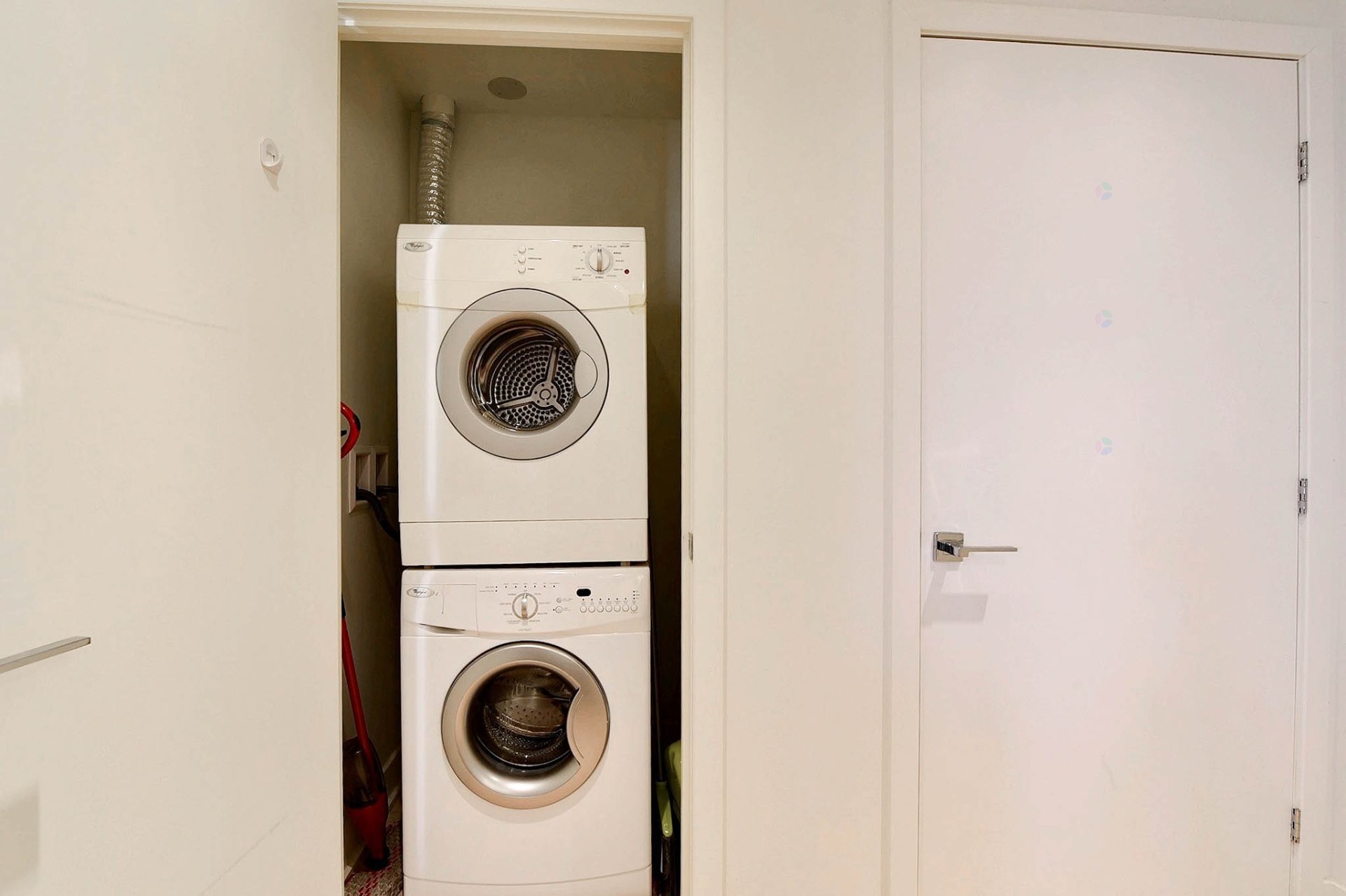 









1050


Rue Drummond

, 2707,
Montréal (Ville-Marie),




QC
H3B0G3


