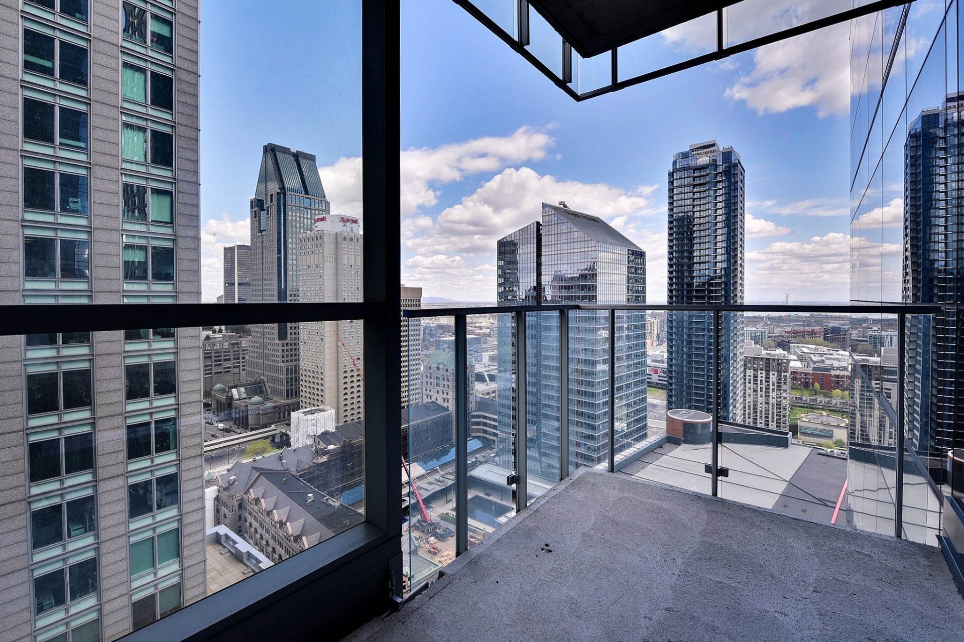 









1050


Rue Drummond

, 2707,
Montréal (Ville-Marie),




QC
H3B0G3

