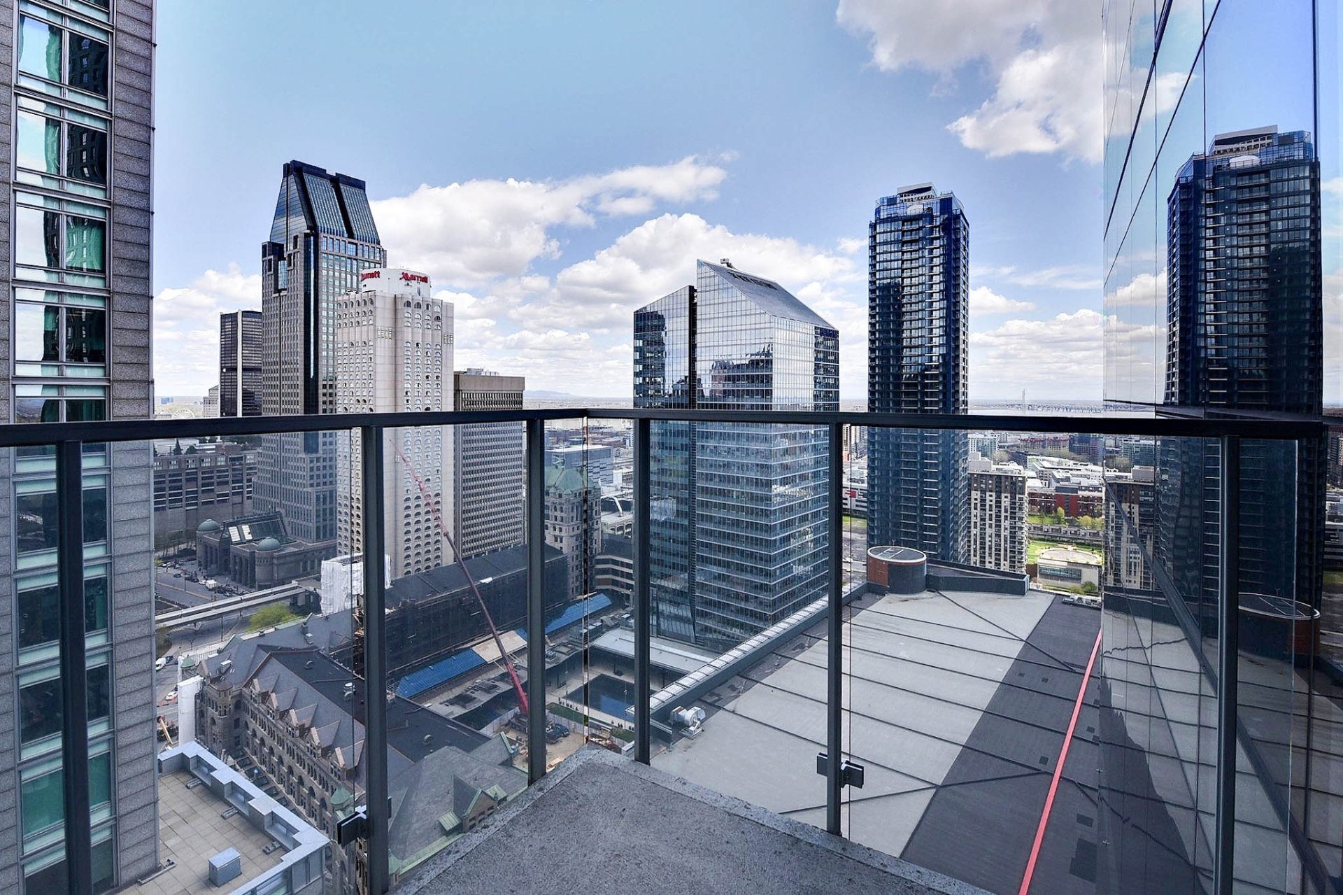 









1050


Rue Drummond

, 2707,
Montréal (Ville-Marie),




QC
H3B0G3

