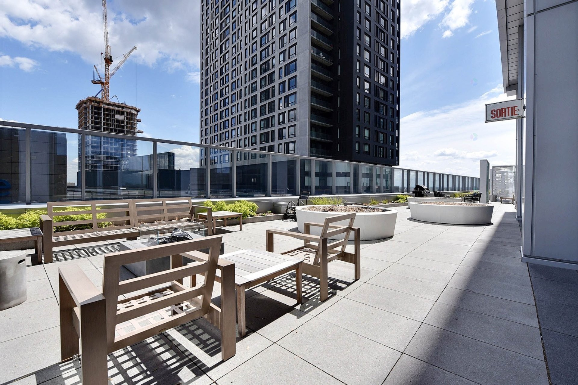 









1050


Rue Drummond

, 2707,
Montréal (Ville-Marie),




QC
H3B0G3

