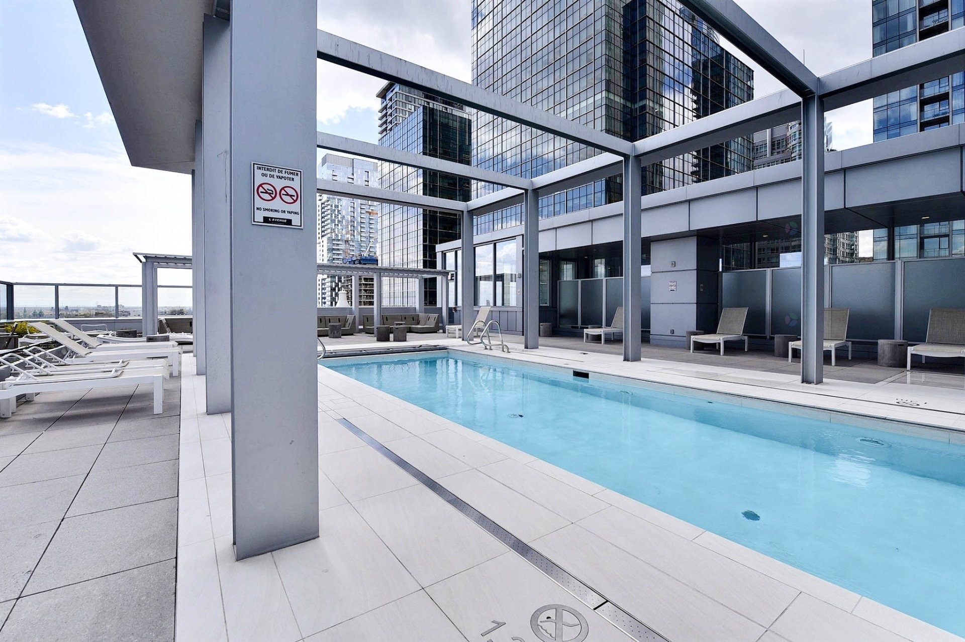 









1050


Rue Drummond

, 2707,
Montréal (Ville-Marie),




QC
H3B0G3

