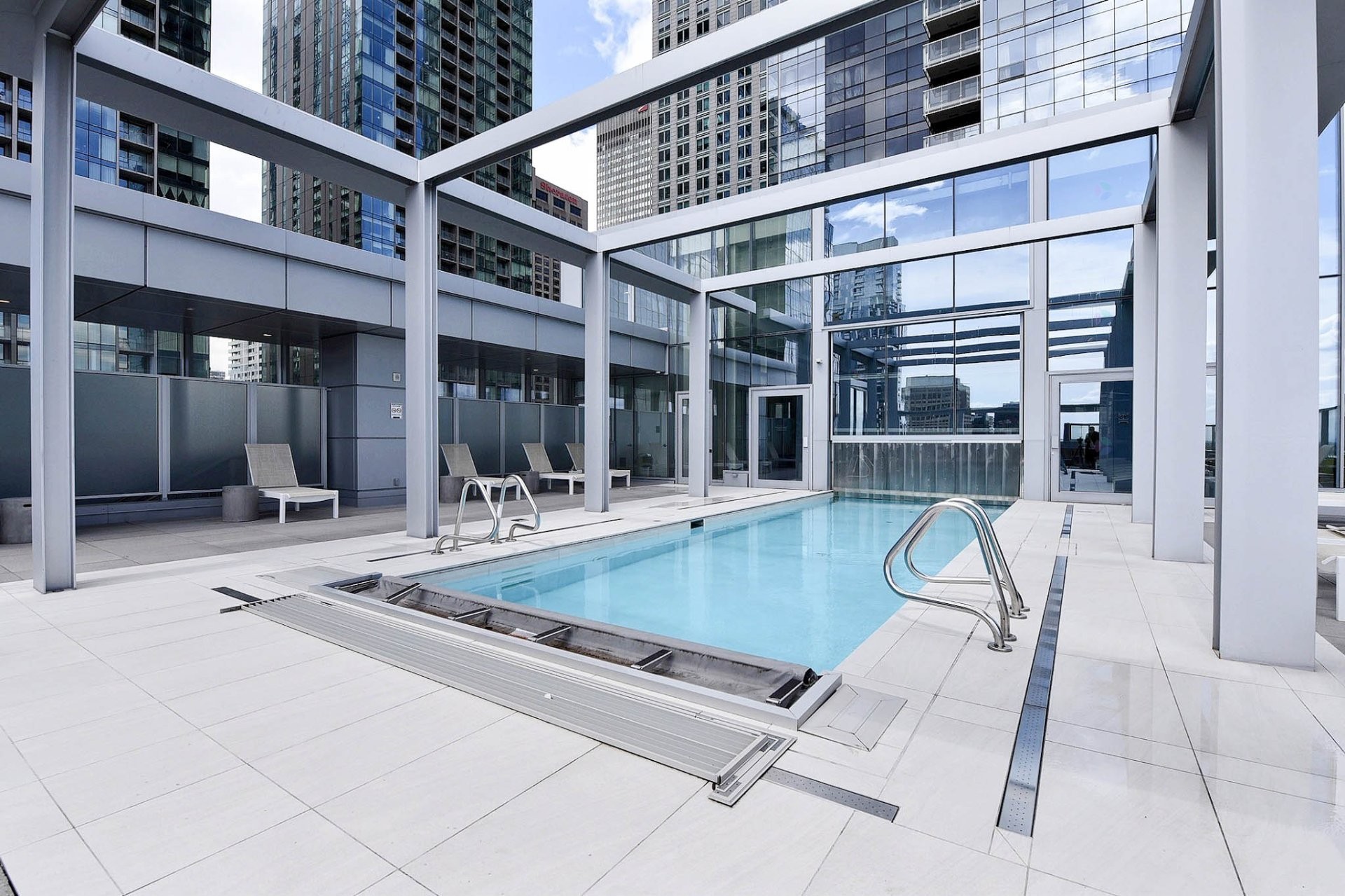 









1050


Rue Drummond

, 2707,
Montréal (Ville-Marie),




QC
H3B0G3

