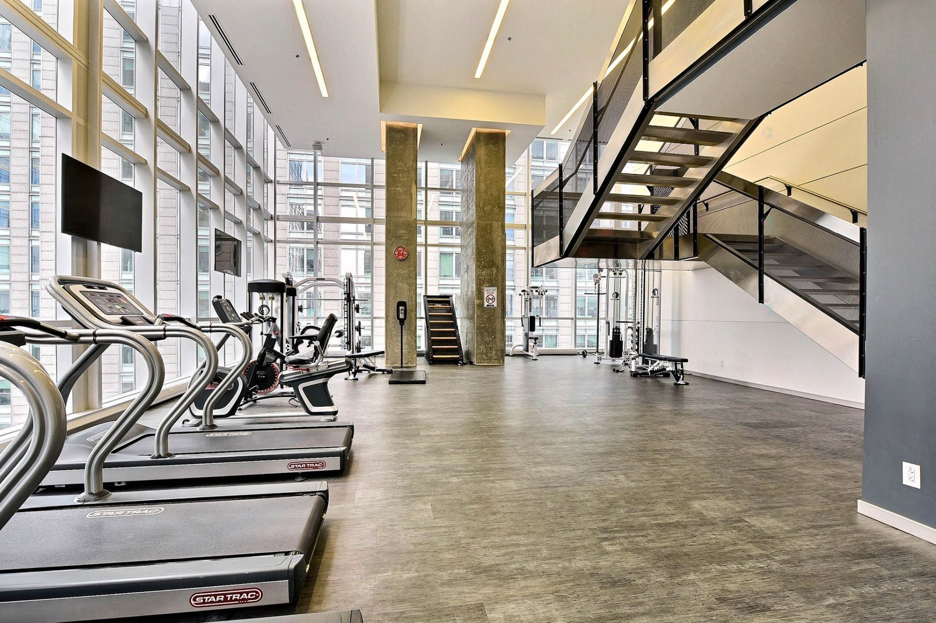 









1050


Rue Drummond

, 2707,
Montréal (Ville-Marie),




QC
H3B0G3

