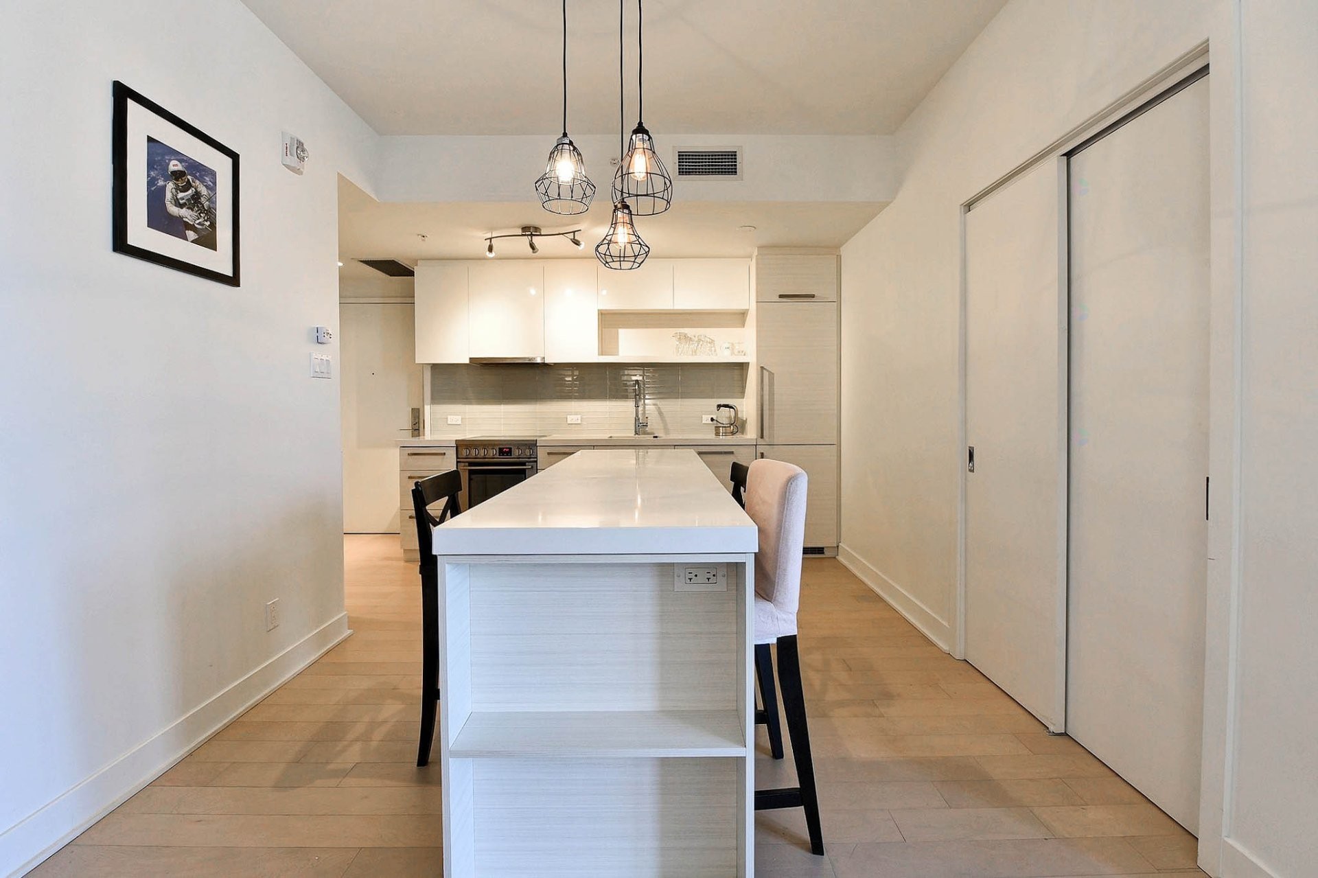 









1050


Rue Drummond

, 2707,
Montréal (Ville-Marie),




QC
H3B0G3


