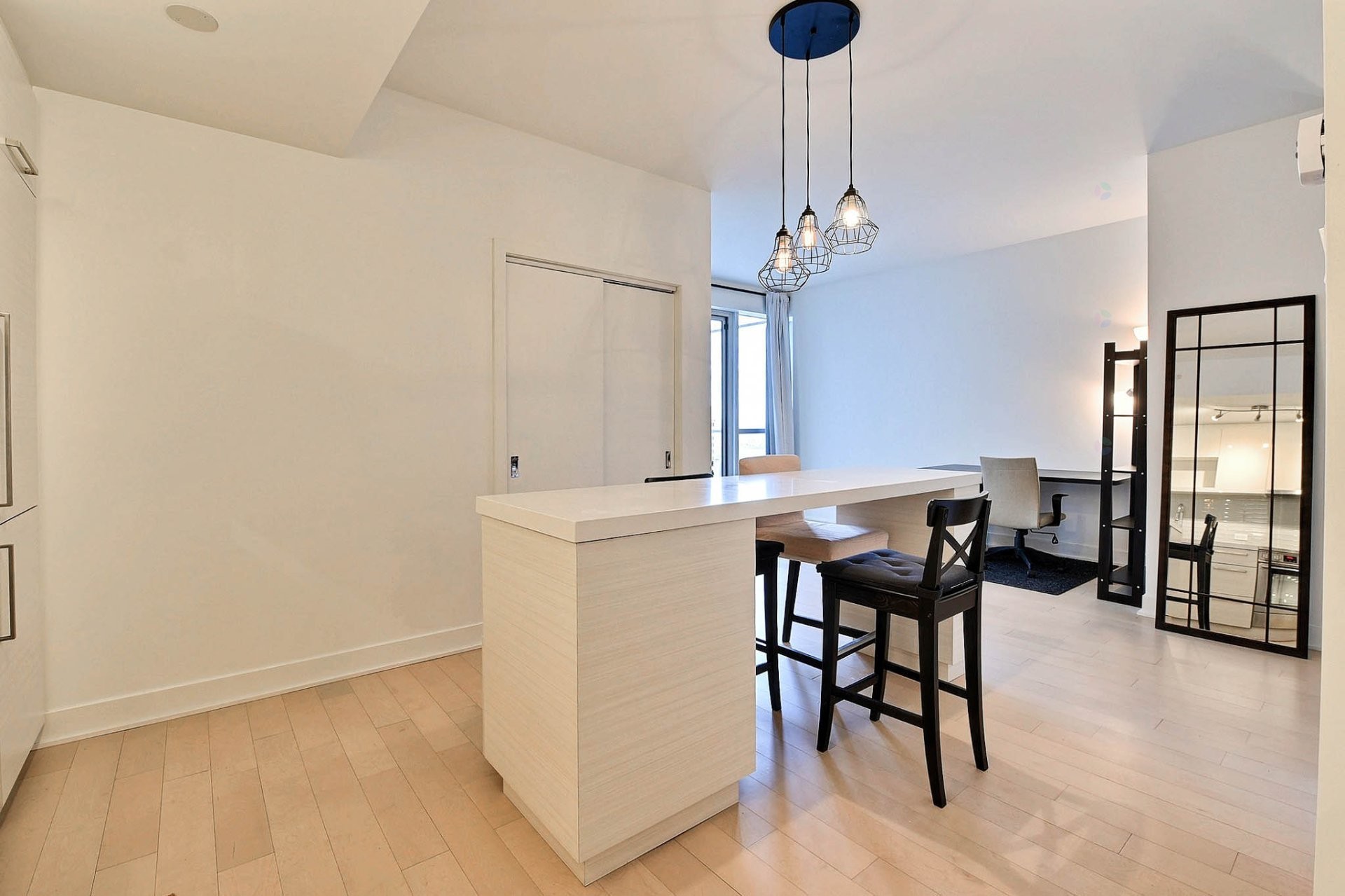 









1050


Rue Drummond

, 2707,
Montréal (Ville-Marie),




QC
H3B0G3

