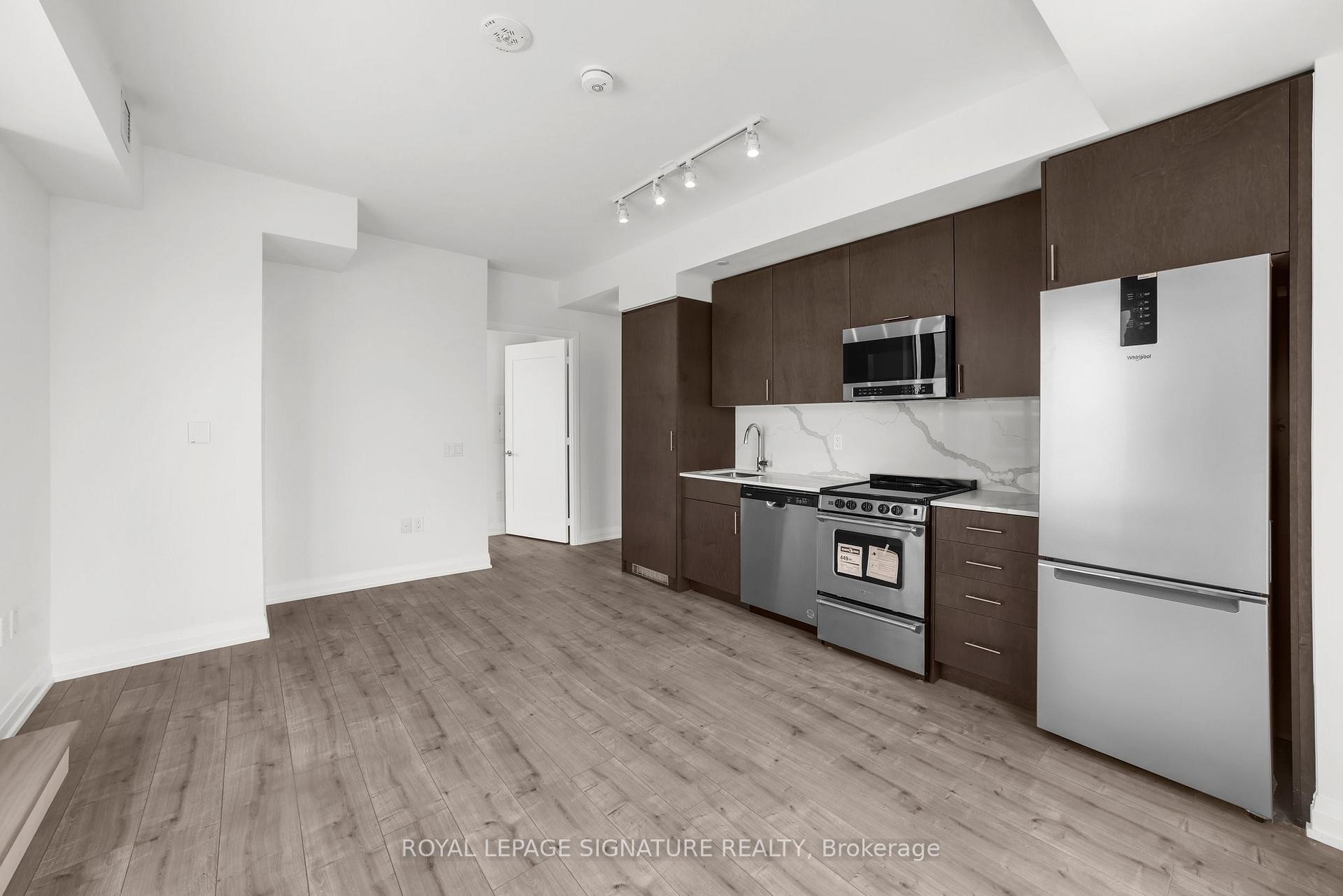 









412


Silver Maple

Road,
Oakville,




ON
L6H 0S2

