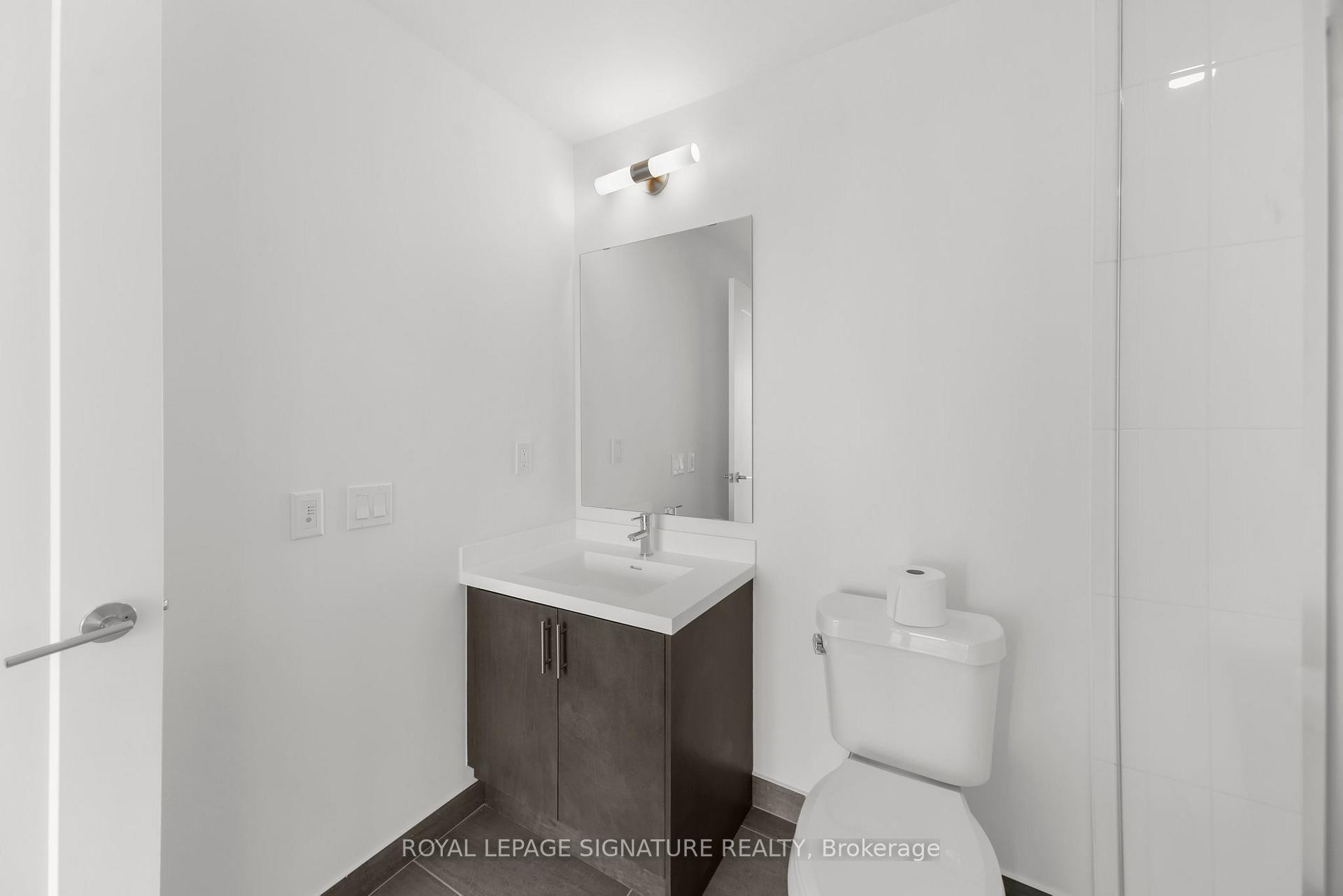 









412


Silver Maple

Road,
Oakville,




ON
L6H 0S2

