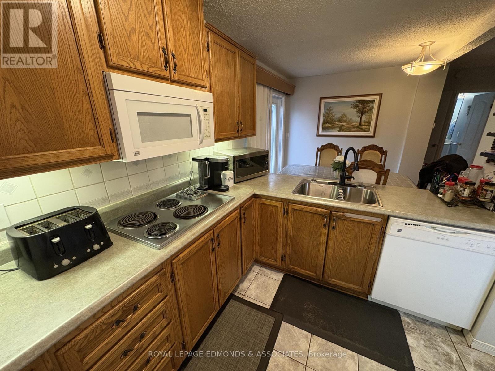 












650 LORNE STREET W

,
Laurentian Valley,




Ontario
K8A6T6

