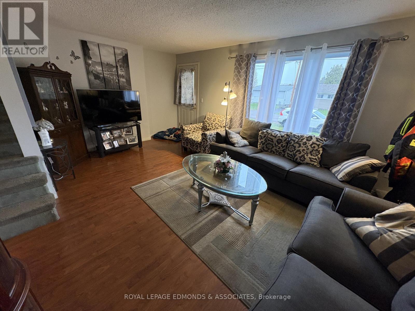 












650 LORNE STREET W

,
Laurentian Valley,




Ontario
K8A6T6


