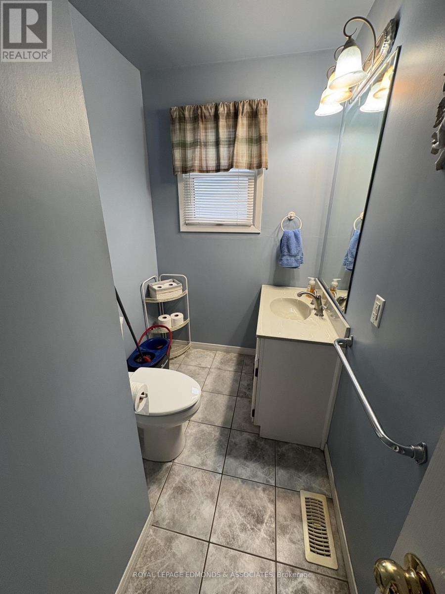 












650 LORNE STREET W

,
Laurentian Valley,




Ontario
K8A6T6

