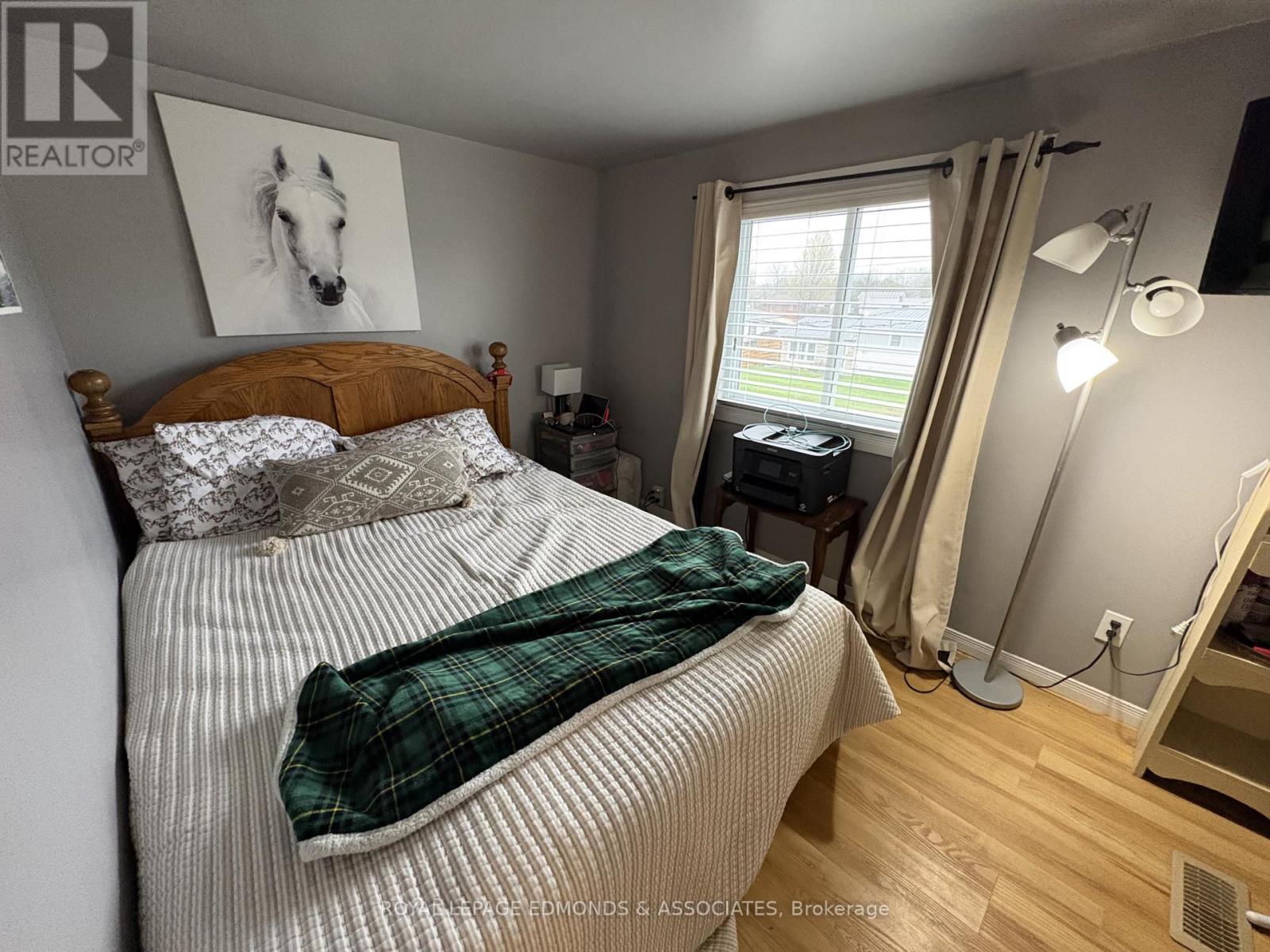 












650 LORNE STREET W

,
Laurentian Valley,




Ontario
K8A6T6

