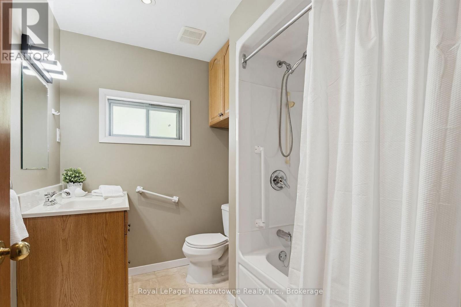 












75 MILES STREET

,
Milton (OM Old Milton),




Ontario
L9T1E7

