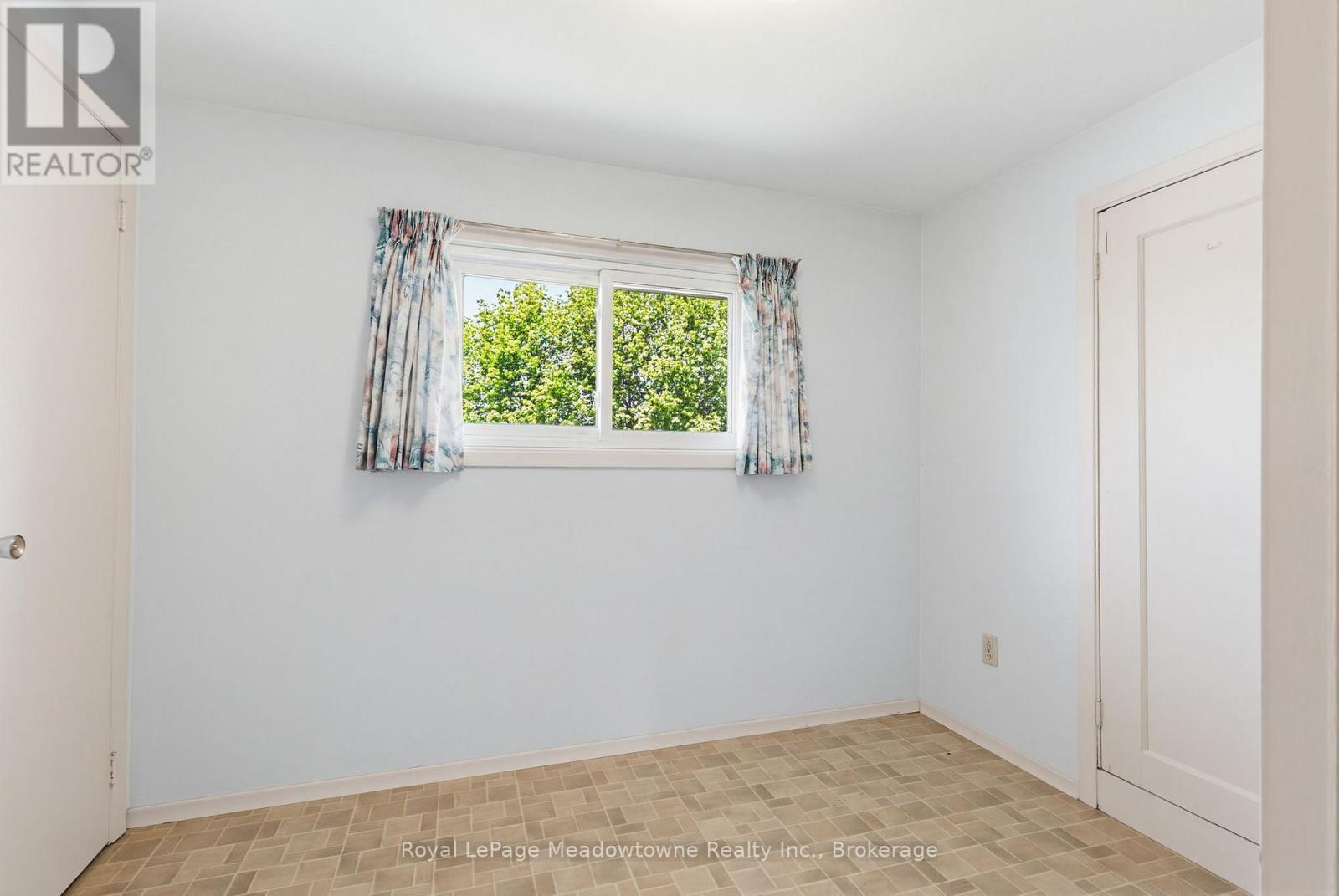 












75 MILES STREET

,
Milton (OM Old Milton),




Ontario
L9T1E7

