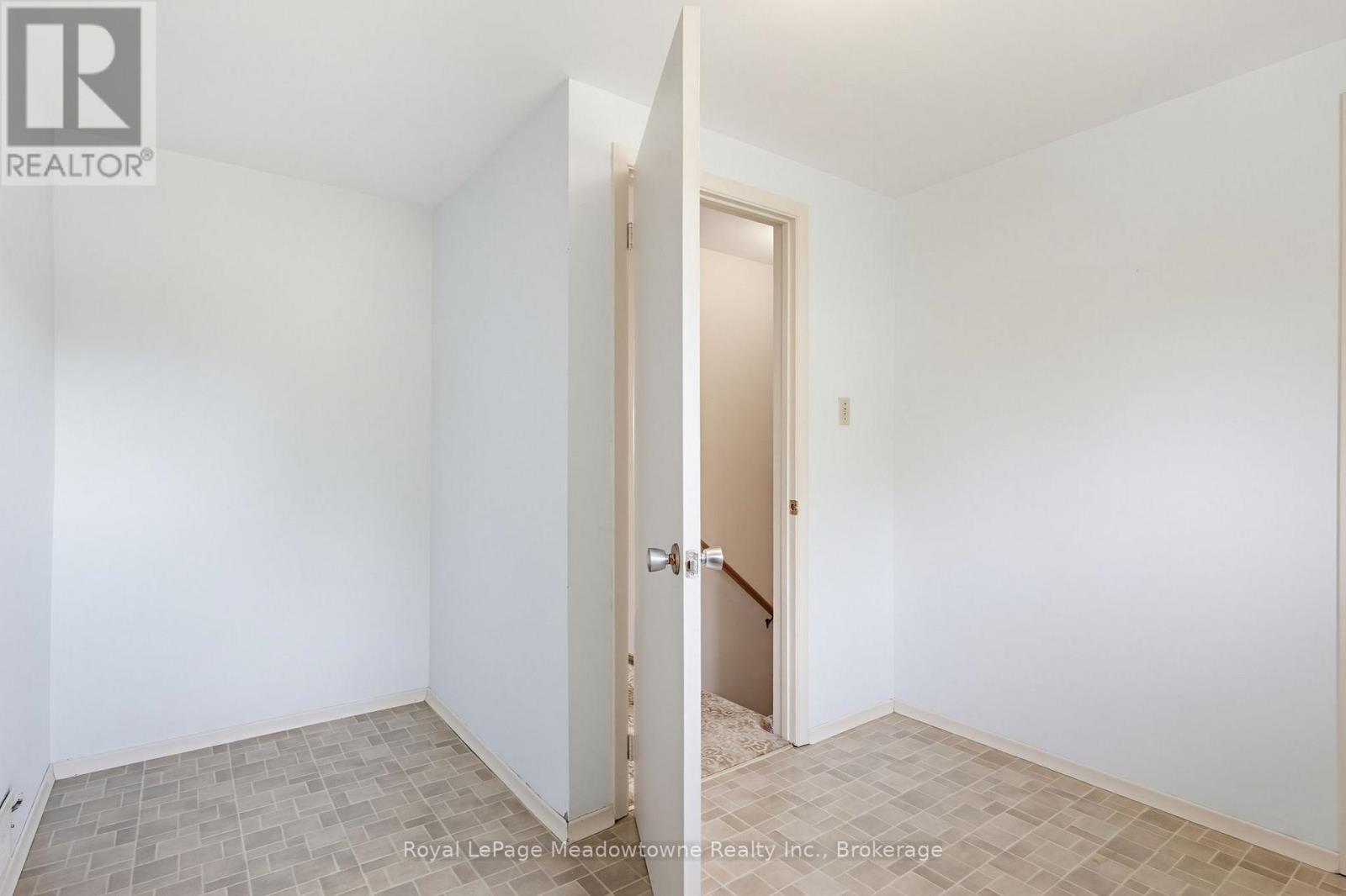 












75 MILES STREET

,
Milton (OM Old Milton),




Ontario
L9T1E7

