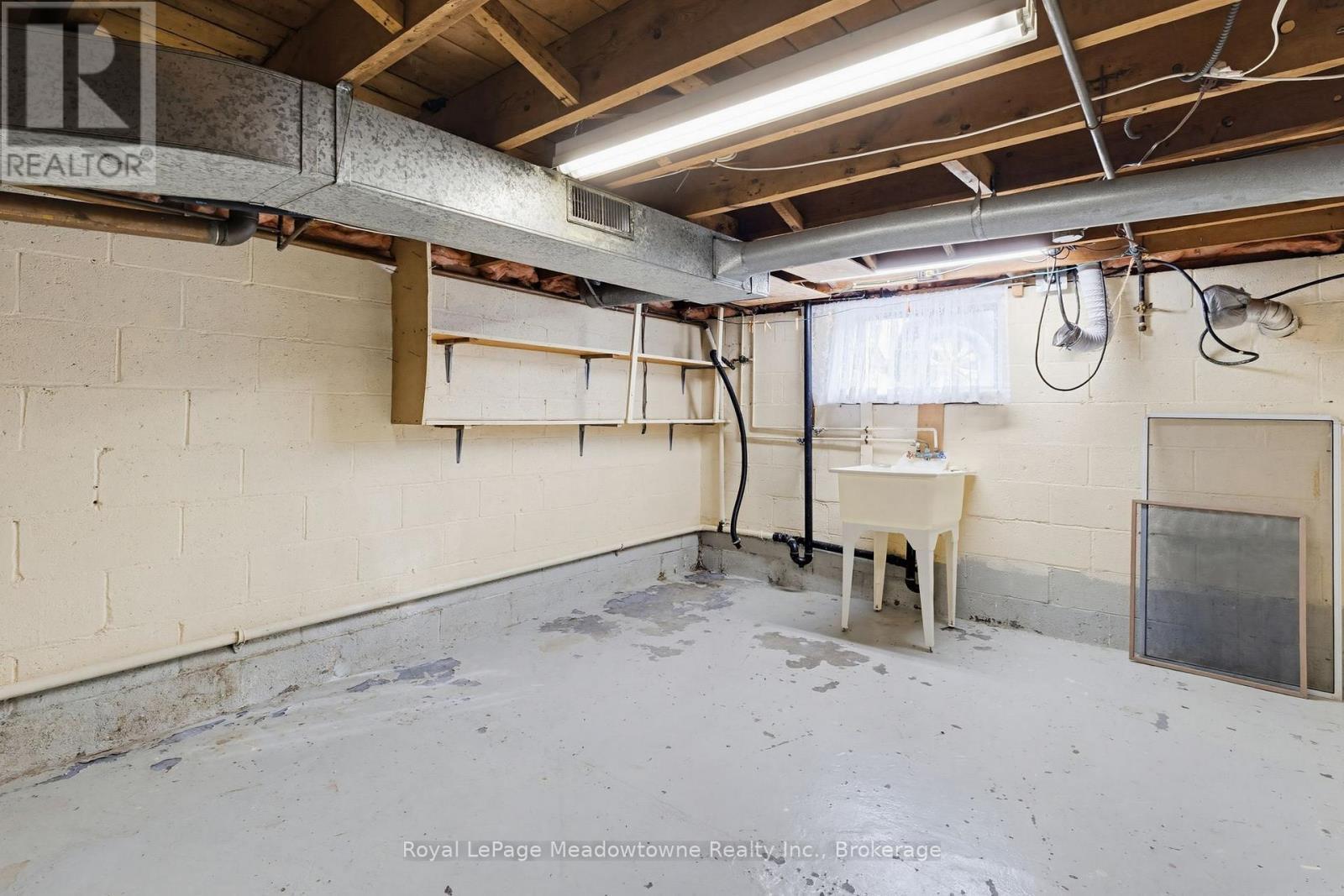 












75 MILES STREET

,
Milton (OM Old Milton),




Ontario
L9T1E7

