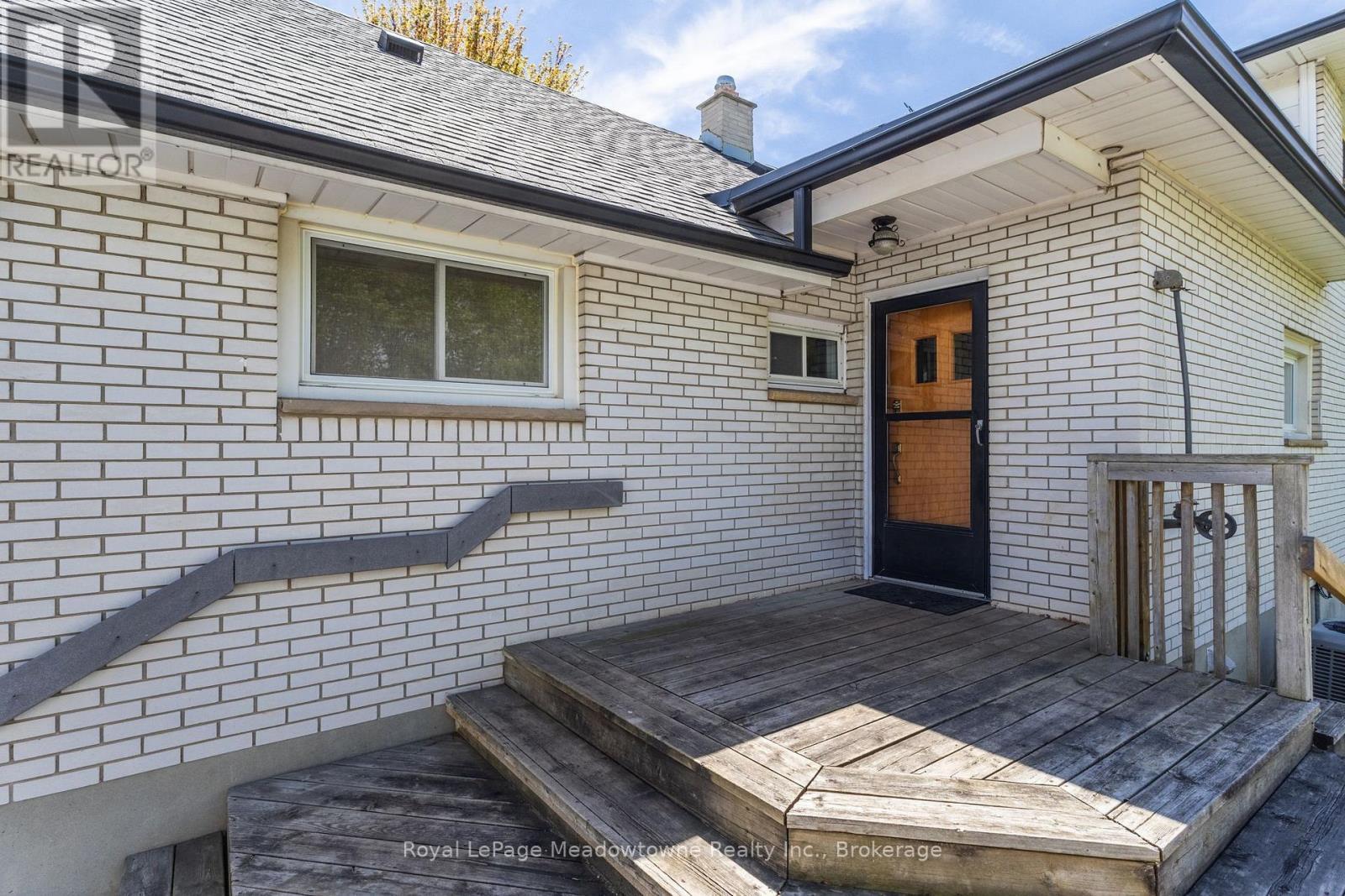 












75 MILES STREET

,
Milton (OM Old Milton),




Ontario
L9T1E7

