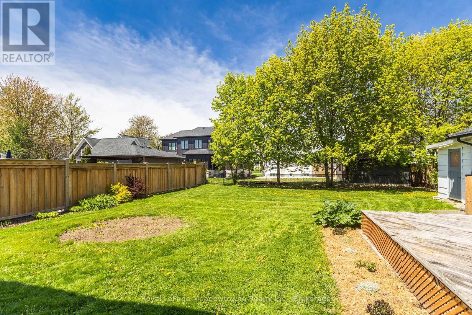 












75 MILES STREET

,
Milton (OM Old Milton),




Ontario
L9T1E7

