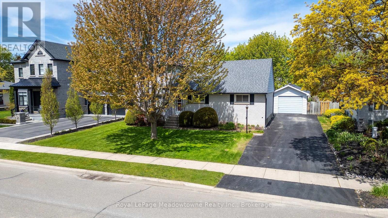 












75 MILES STREET

,
Milton (OM Old Milton),




Ontario
L9T1E7

