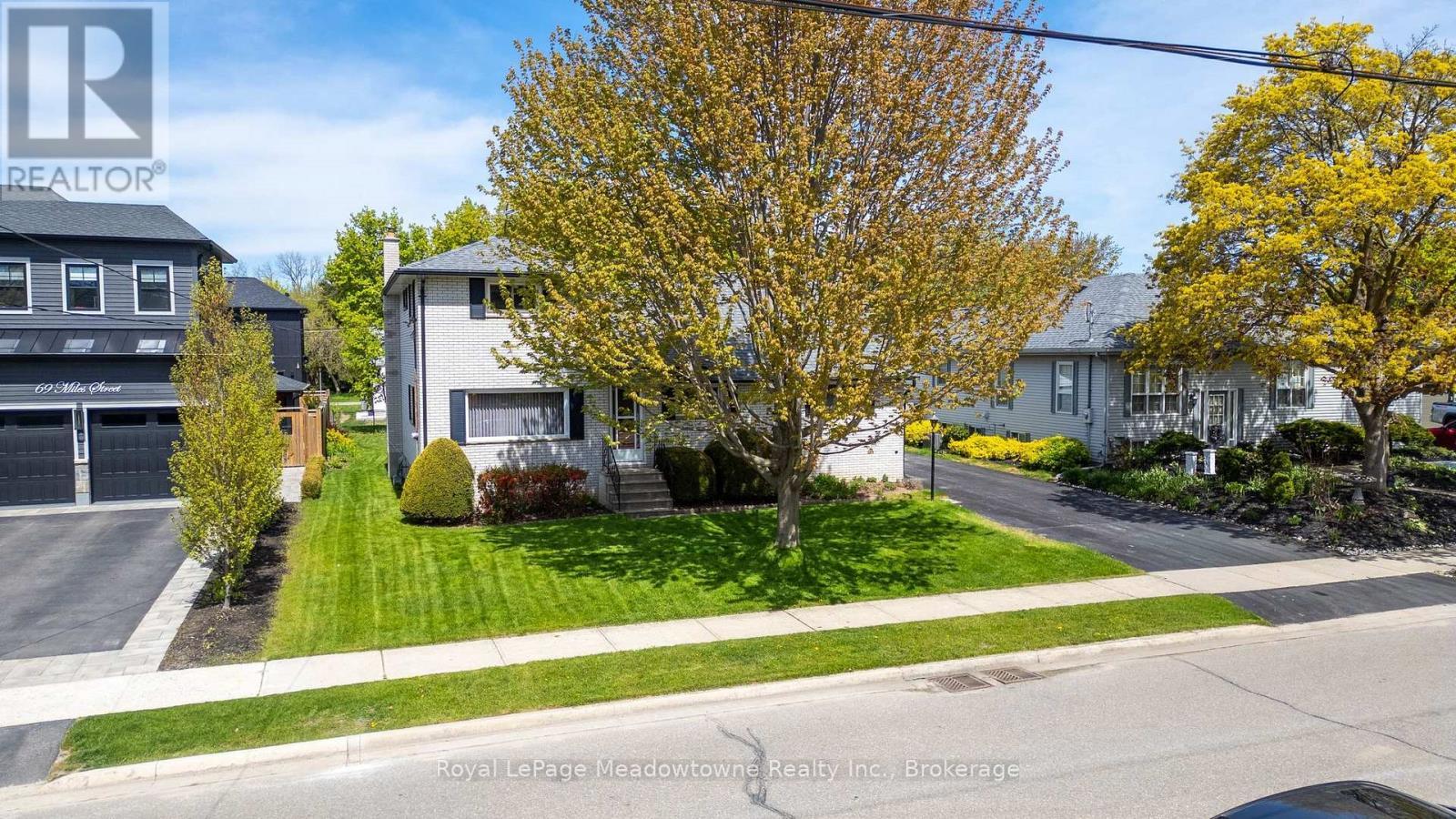 












75 MILES STREET

,
Milton (OM Old Milton),




Ontario
L9T1E7

