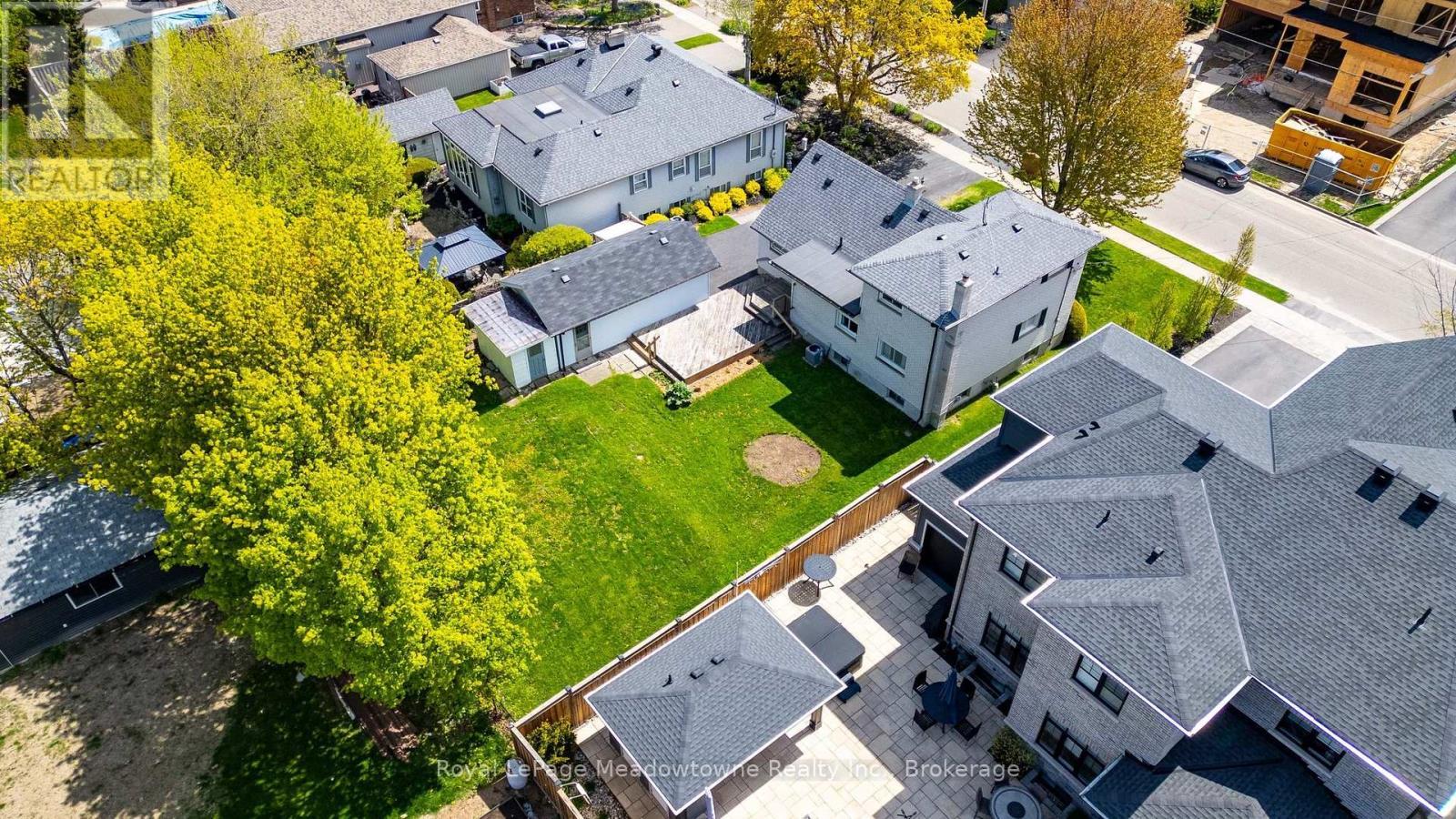 












75 MILES STREET

,
Milton (OM Old Milton),




Ontario
L9T1E7

