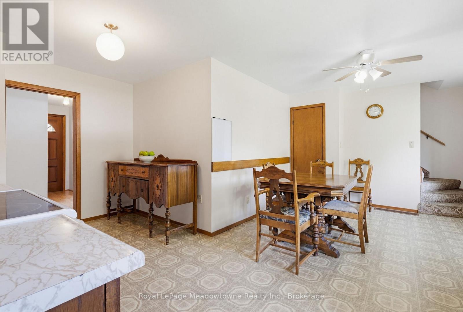 












75 MILES STREET

,
Milton (OM Old Milton),




Ontario
L9T1E7

