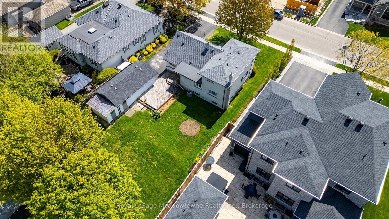 












75 MILES STREET

,
Milton (OM Old Milton),




Ontario
L9T1E7

