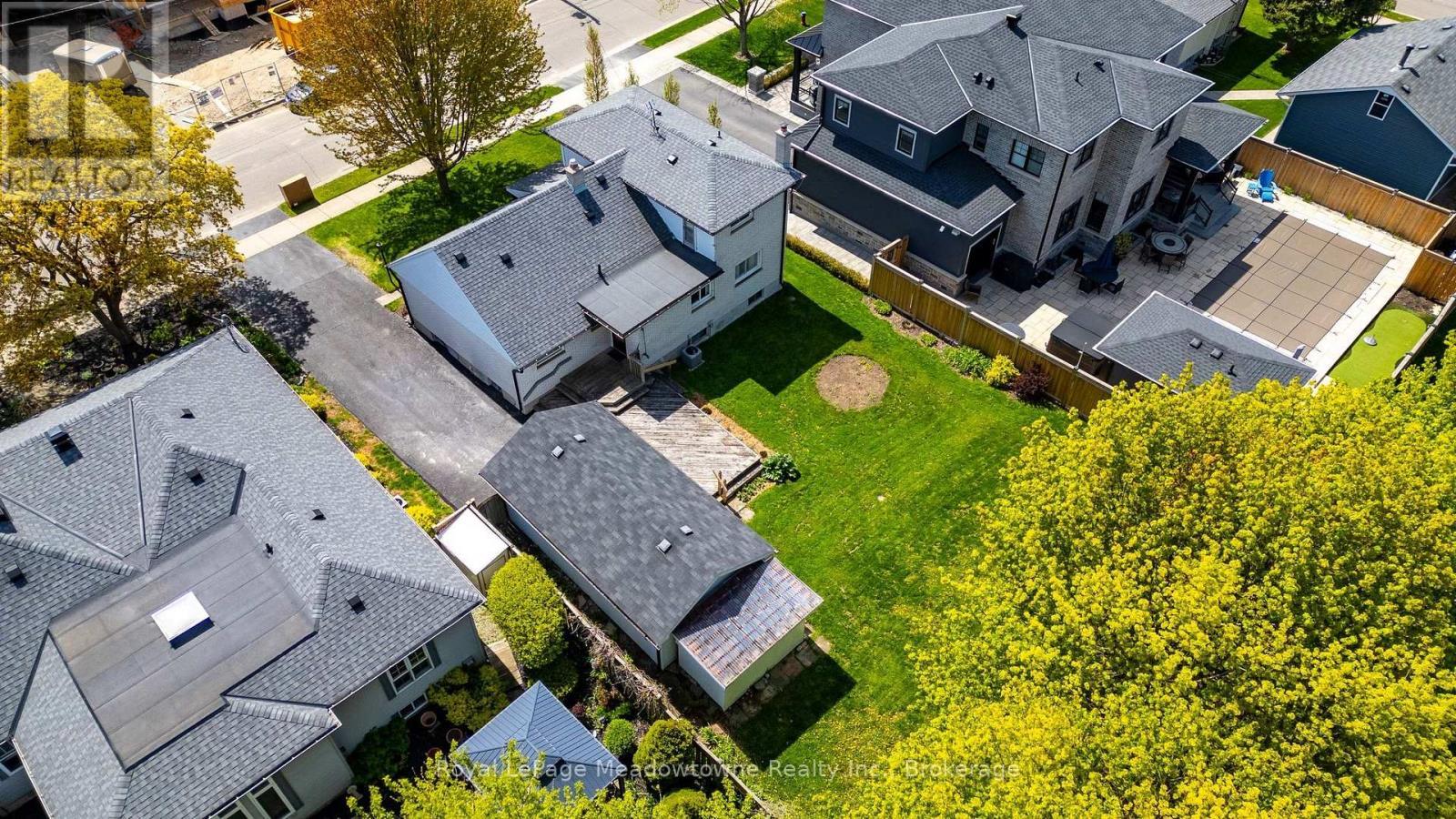 












75 MILES STREET

,
Milton (OM Old Milton),




Ontario
L9T1E7

