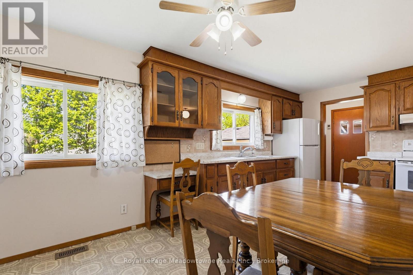 












75 MILES STREET

,
Milton (OM Old Milton),




Ontario
L9T1E7

