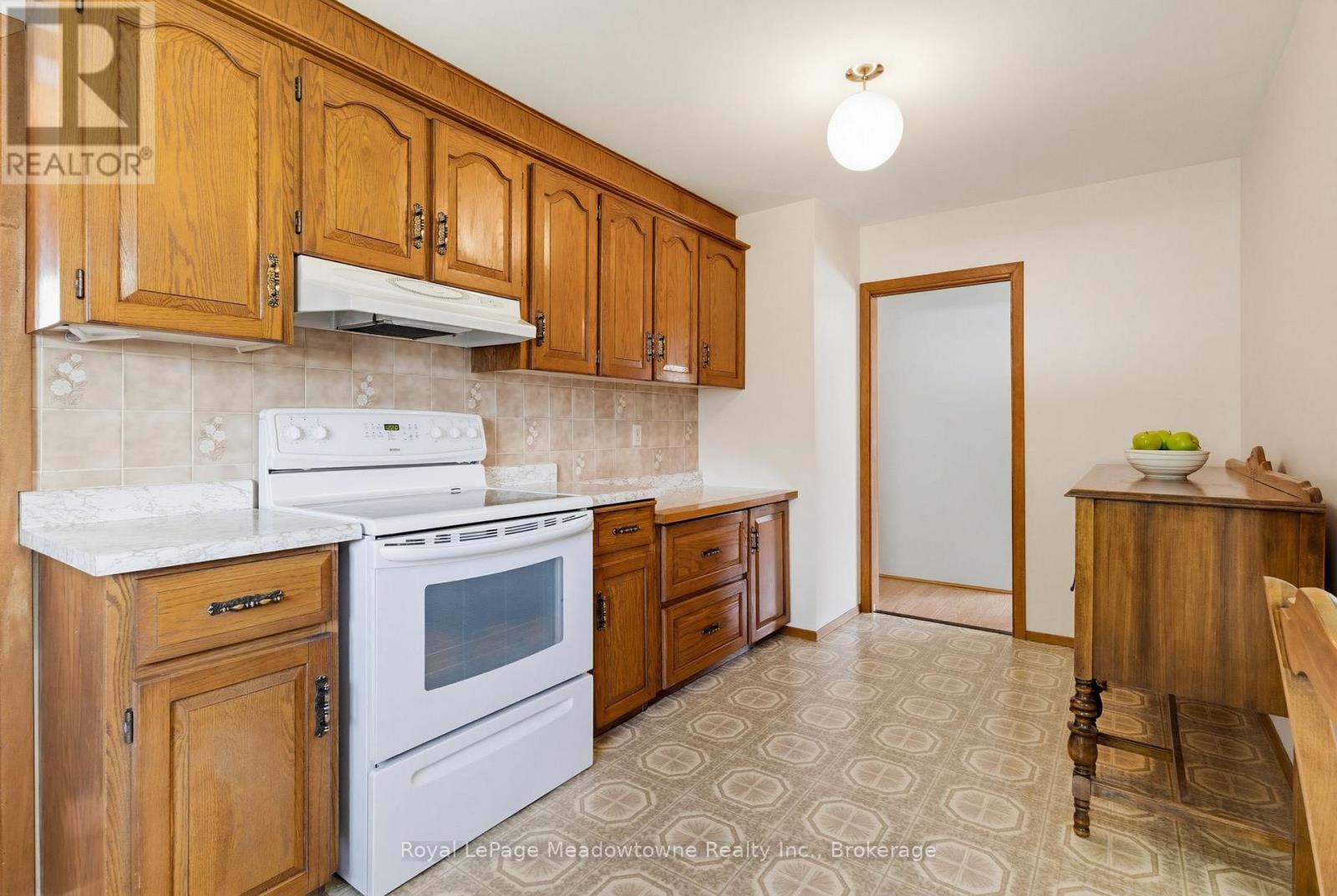 












75 MILES STREET

,
Milton (OM Old Milton),




Ontario
L9T1E7

