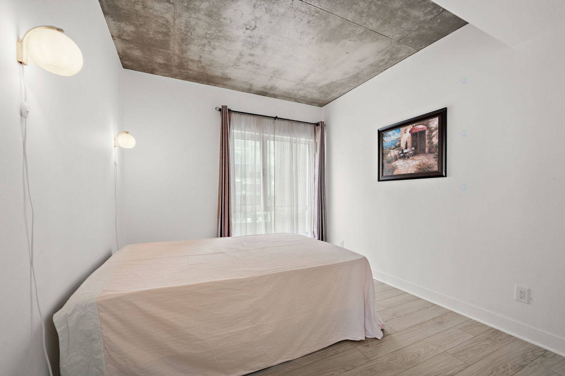 









1150


Rue St-Denis

, 916,
Montréal (Ville-Marie),




QC
H2X0B3

