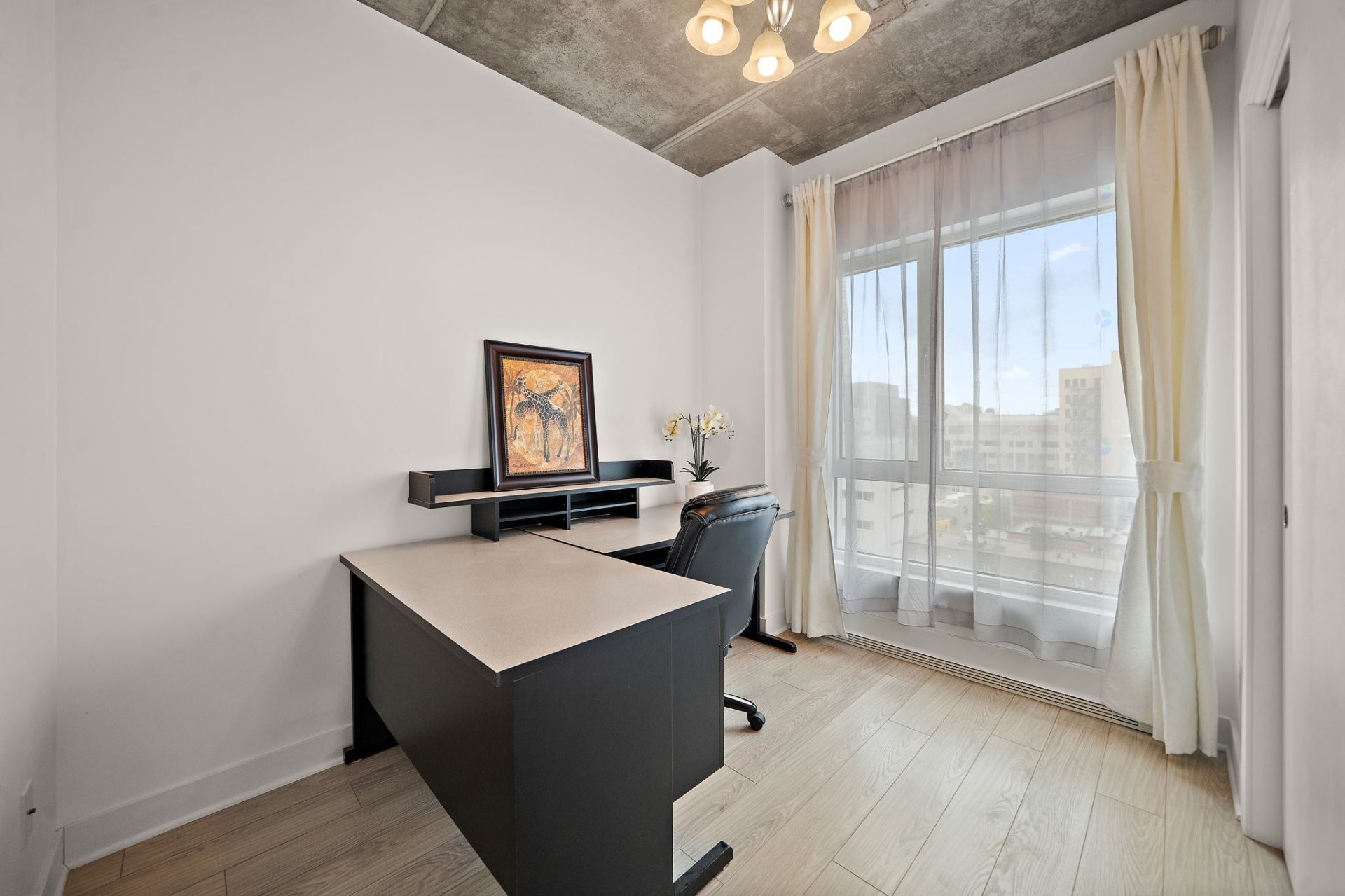 









1150


Rue St-Denis

, 916,
Montréal (Ville-Marie),




QC
H2X0B3

