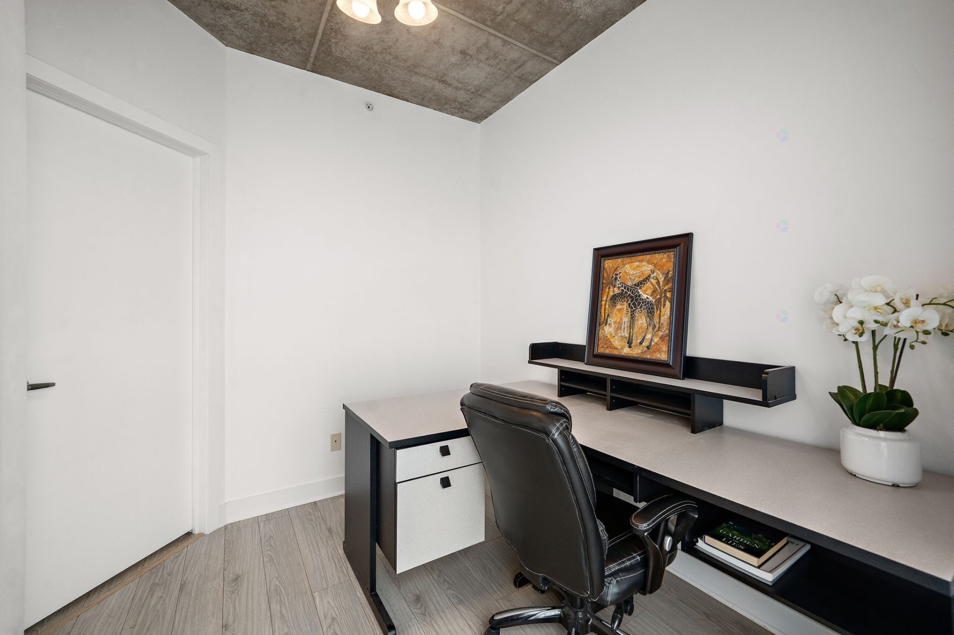 









1150


Rue St-Denis

, 916,
Montréal (Ville-Marie),




QC
H2X0B3

