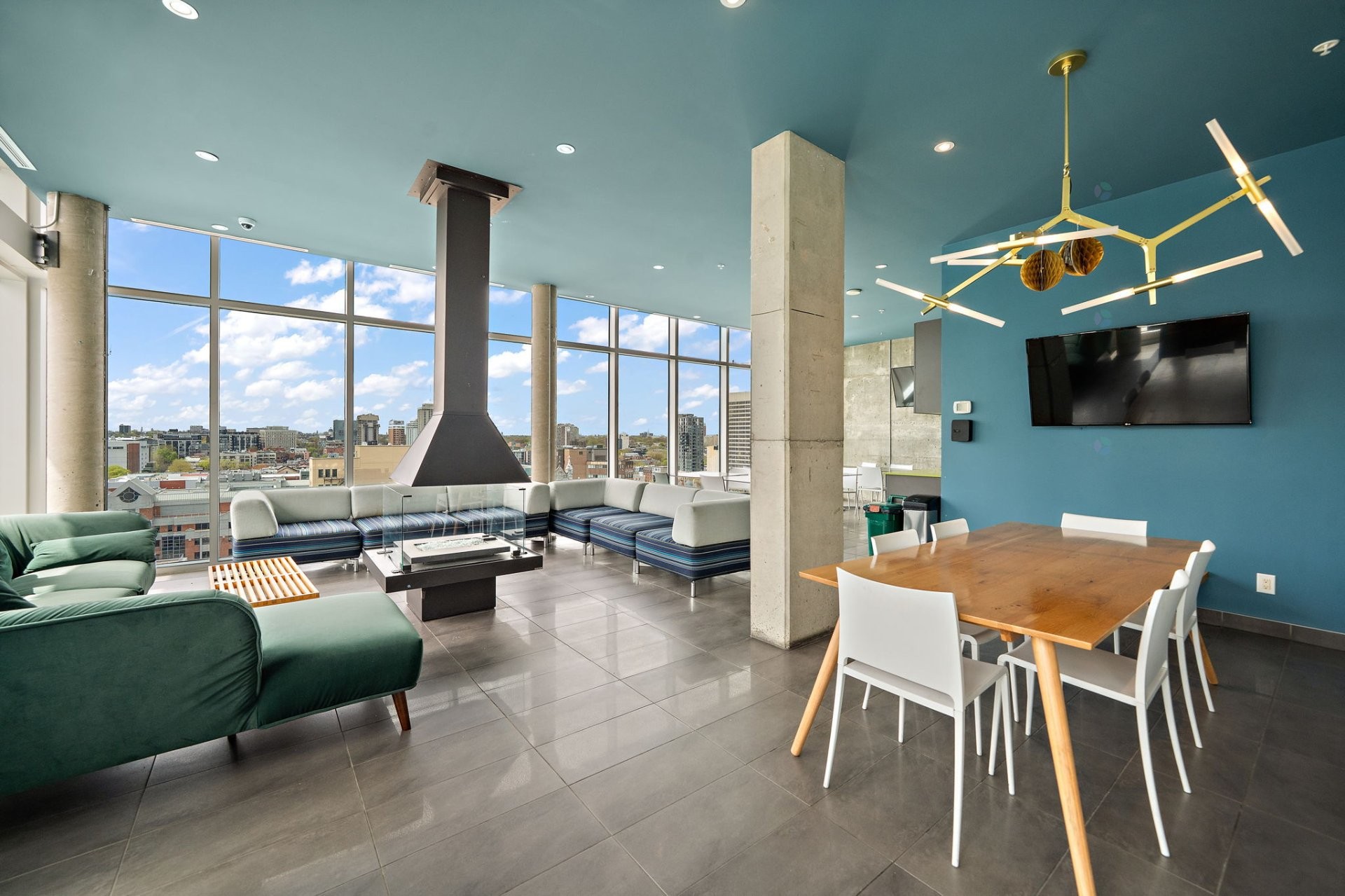 









1150


Rue St-Denis

, 916,
Montréal (Ville-Marie),




QC
H2X0B3

