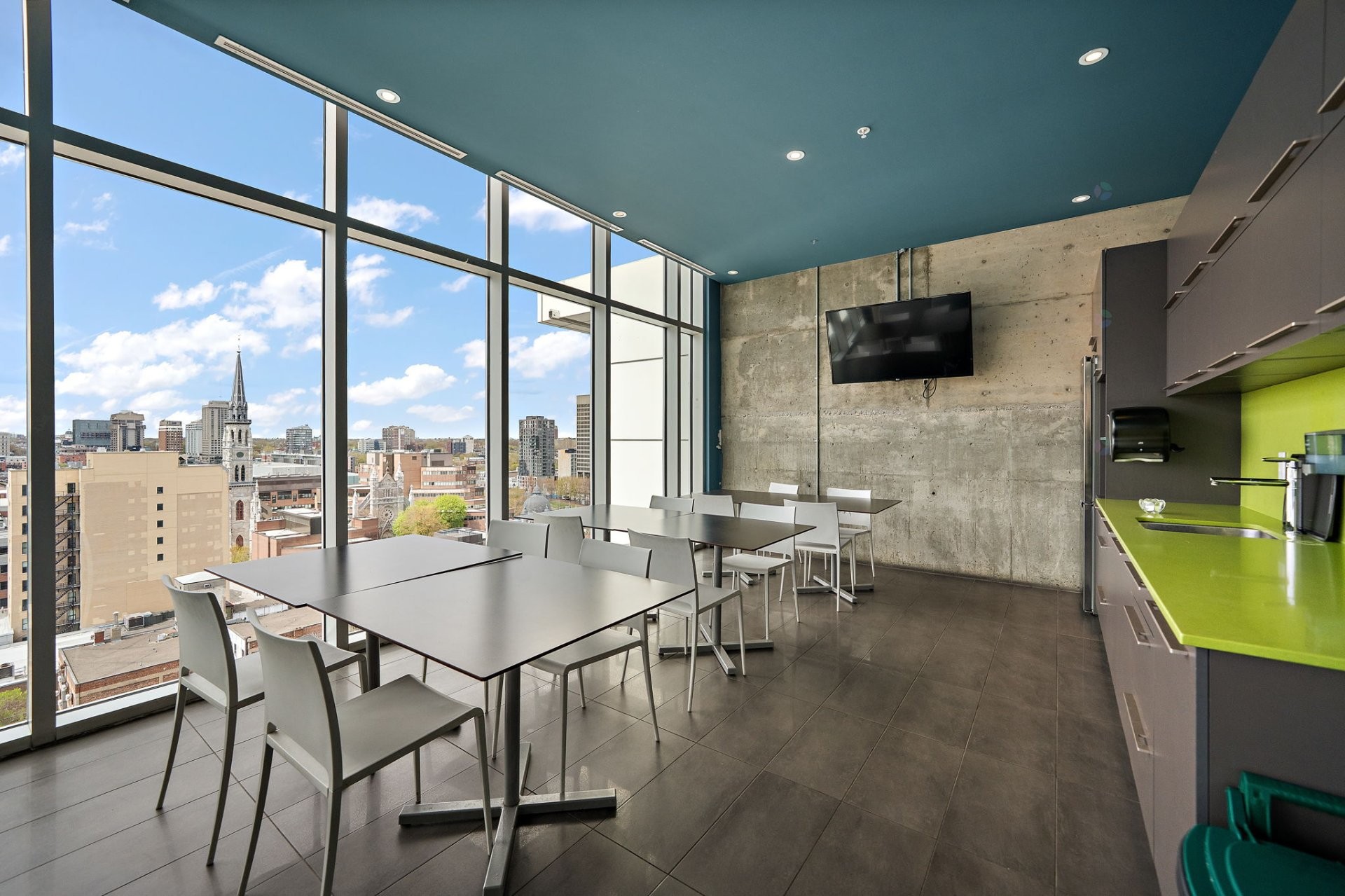 









1150


Rue St-Denis

, 916,
Montréal (Ville-Marie),




QC
H2X0B3


