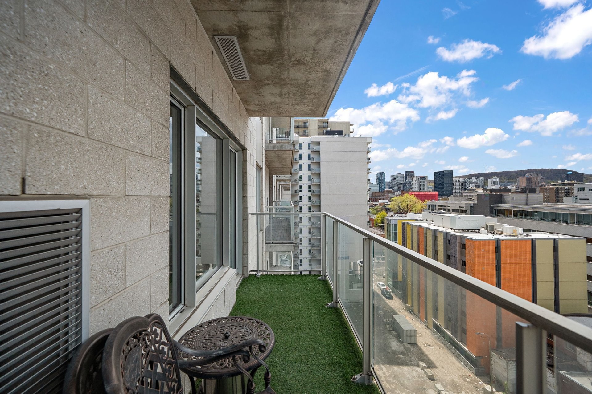 









1150


Rue St-Denis

, 916,
Montréal (Ville-Marie),




QC
H2X0B3

