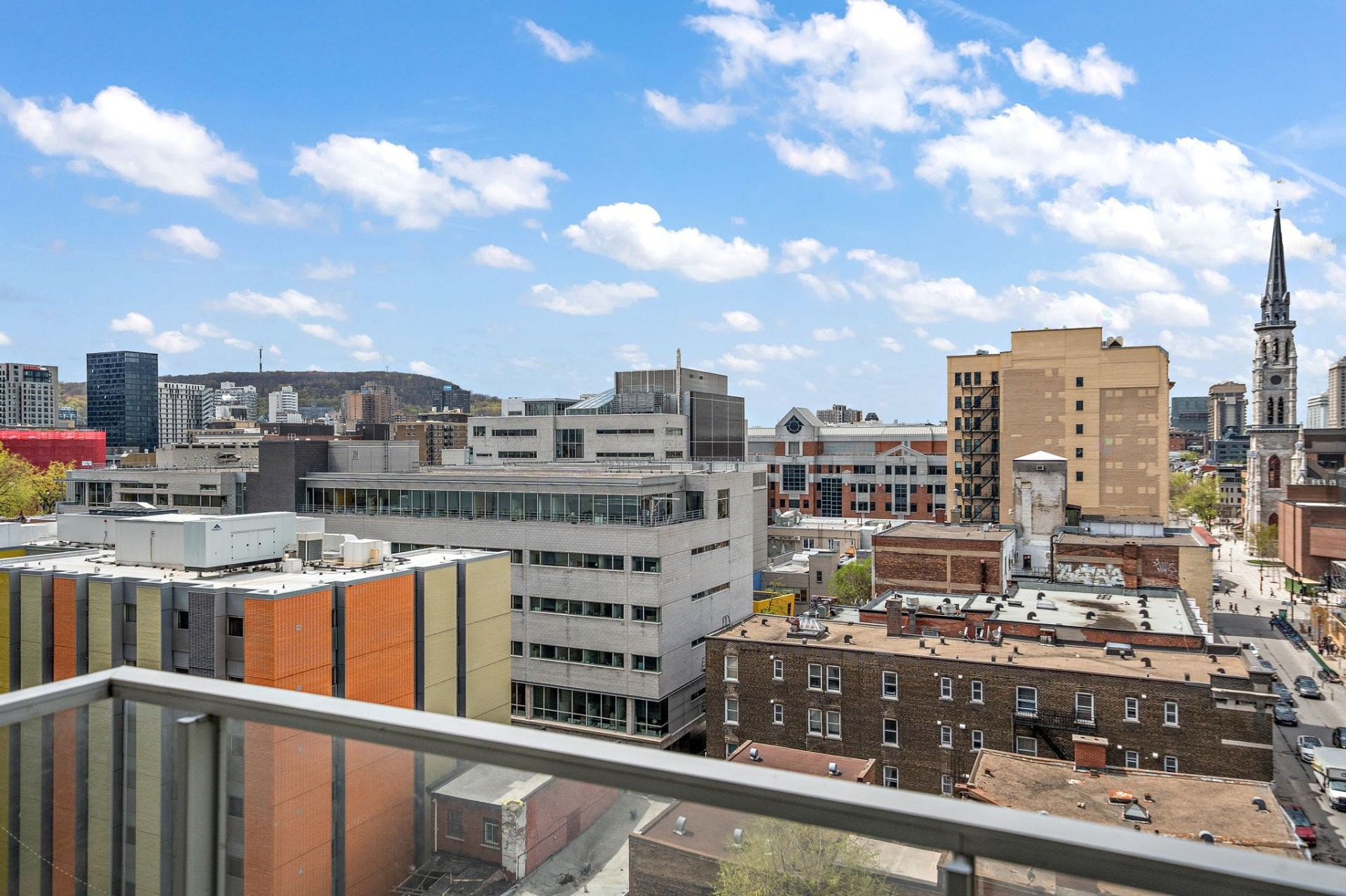 









1150


Rue St-Denis

, 916,
Montréal (Ville-Marie),




QC
H2X0B3


