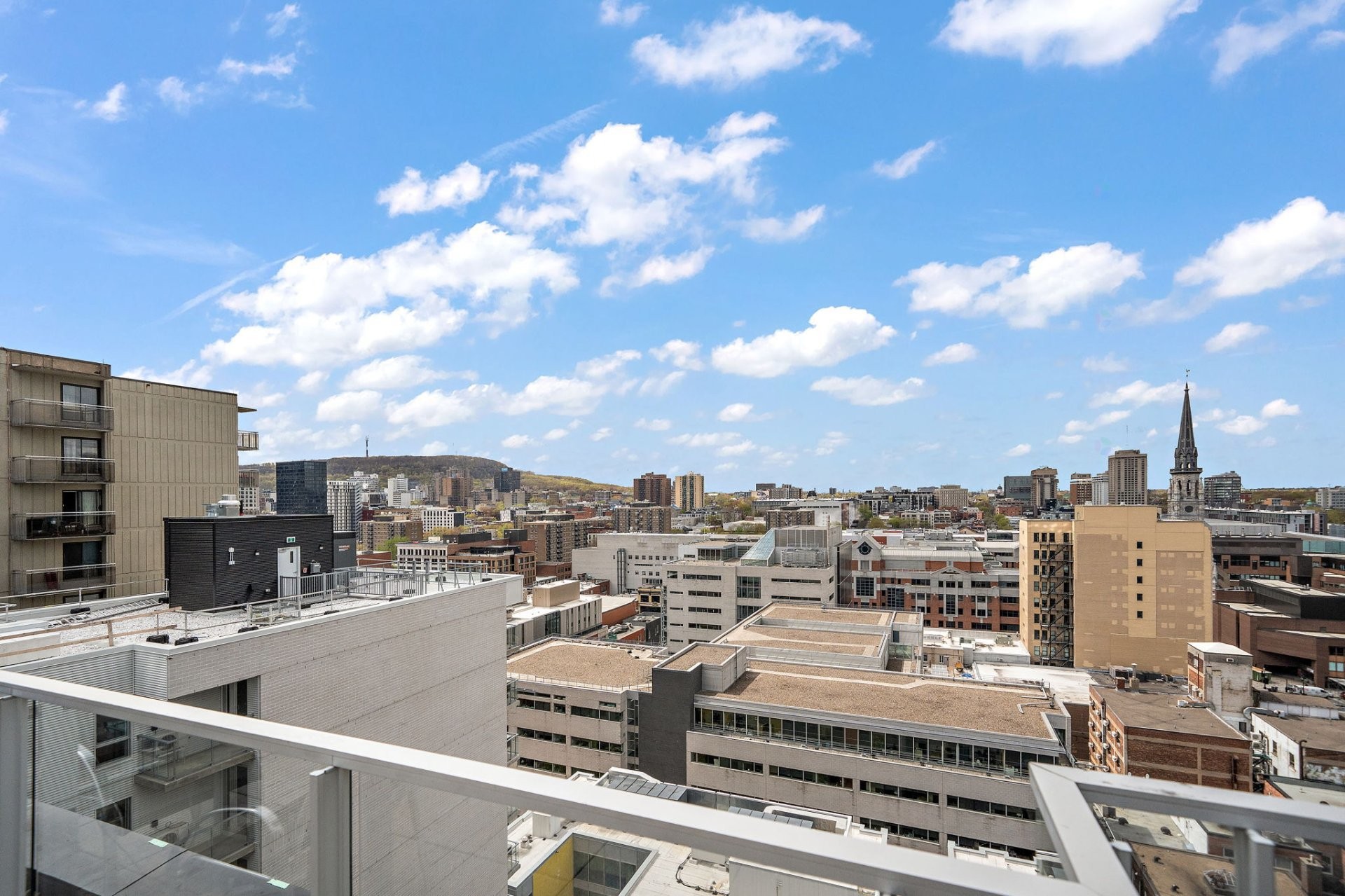









1150


Rue St-Denis

, 916,
Montréal (Ville-Marie),




QC
H2X0B3

