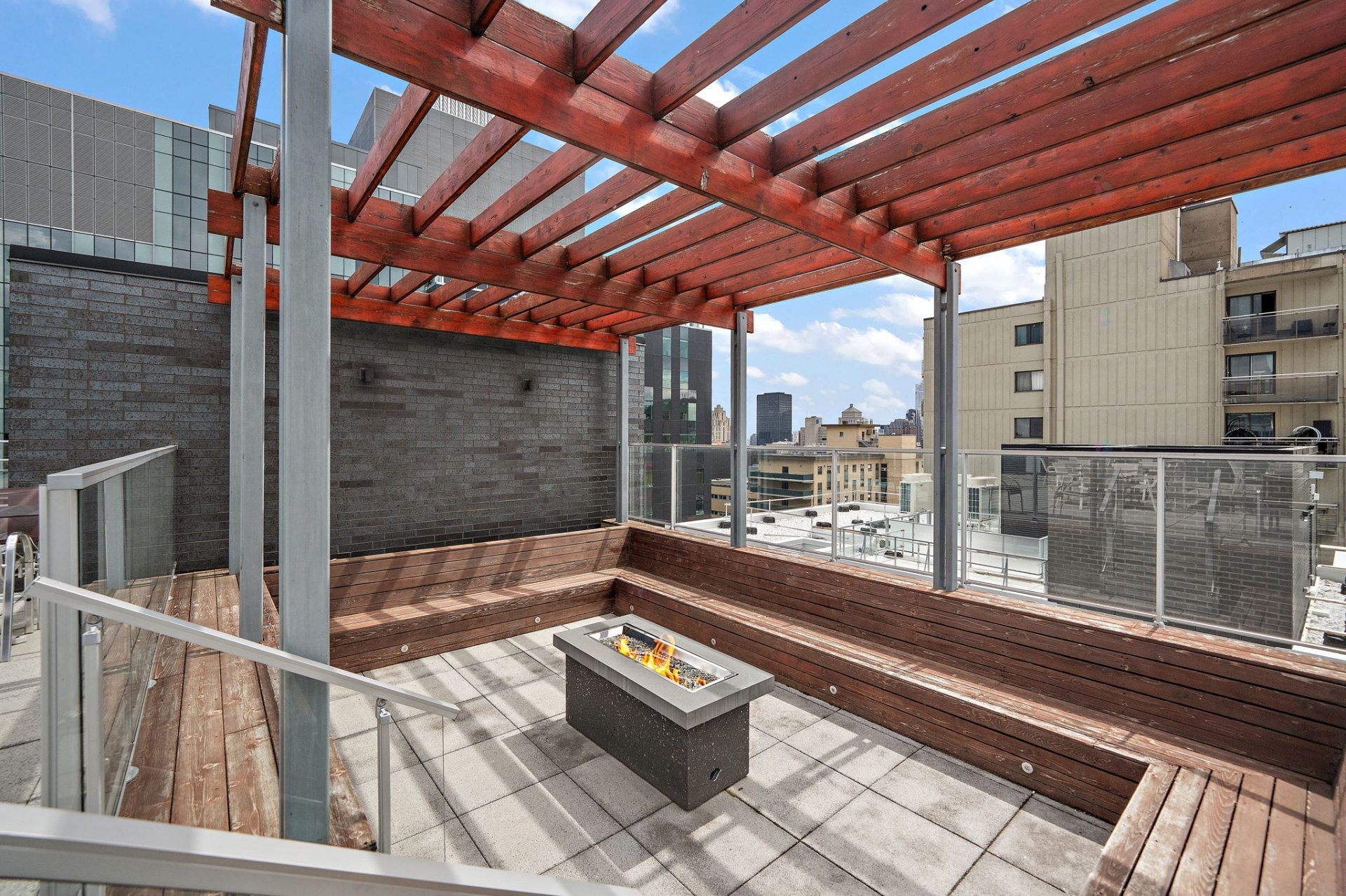 









1150


Rue St-Denis

, 916,
Montréal (Ville-Marie),




QC
H2X0B3


