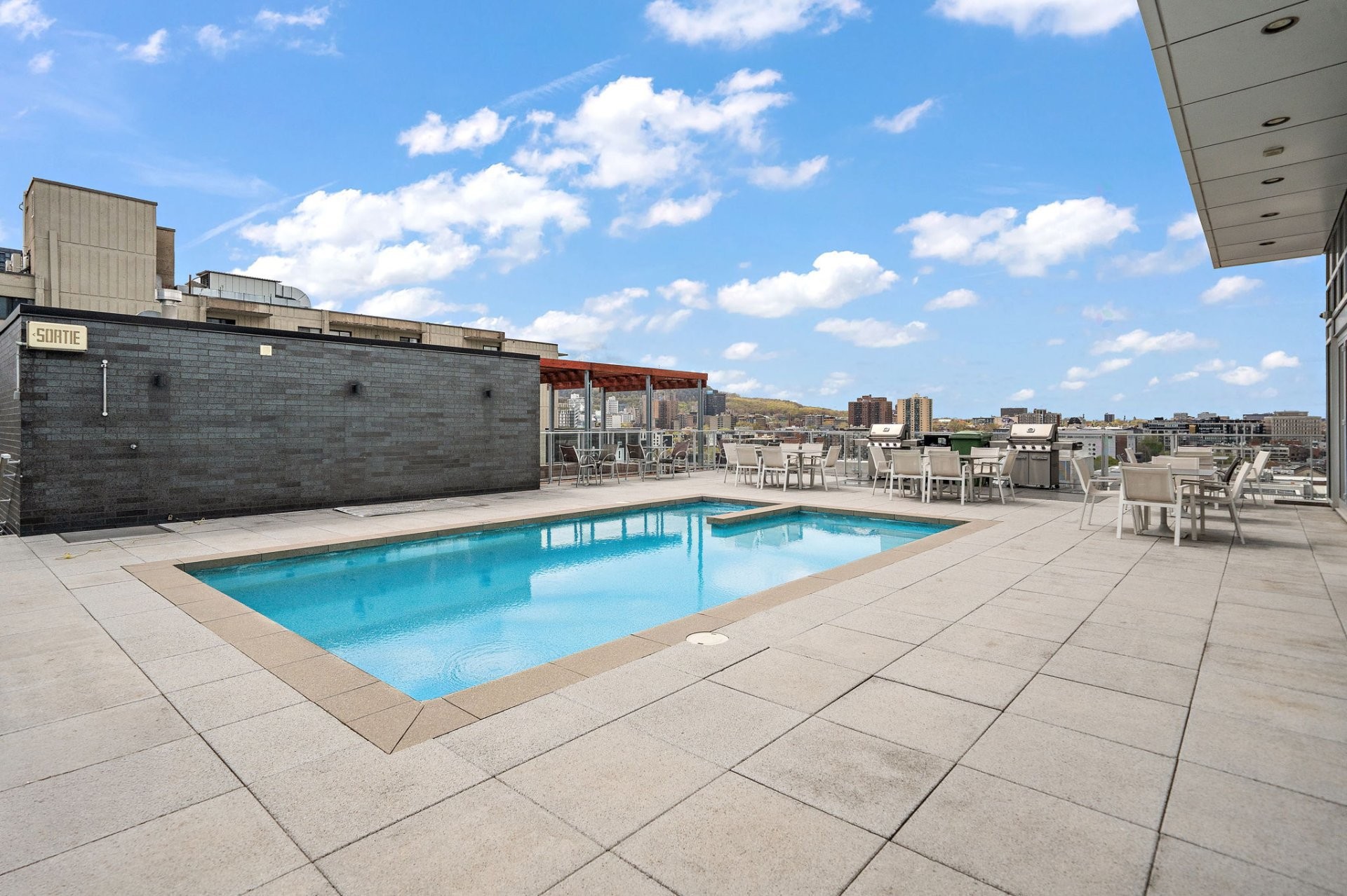 









1150


Rue St-Denis

, 916,
Montréal (Ville-Marie),




QC
H2X0B3

