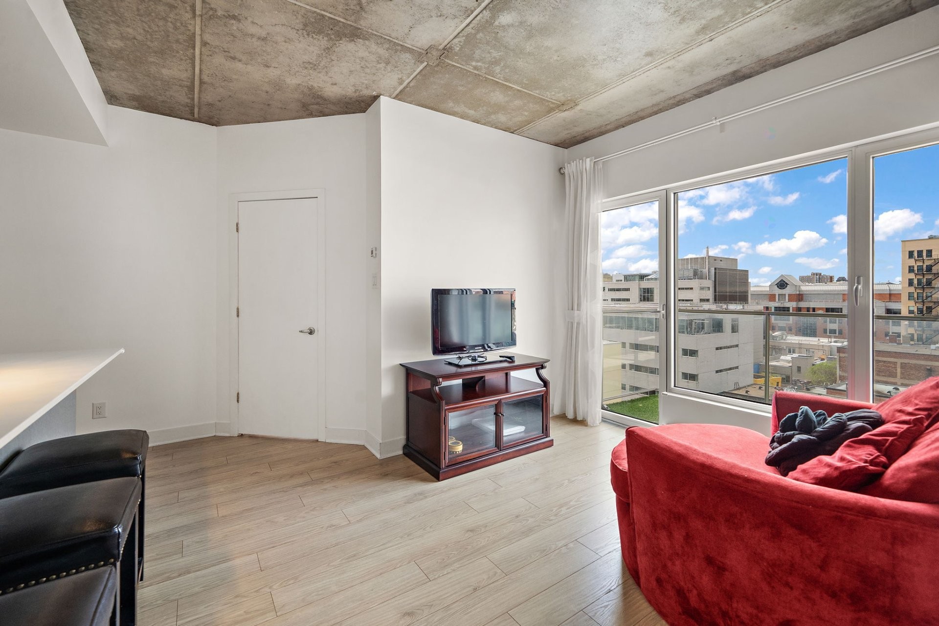 









1150


Rue St-Denis

, 916,
Montréal (Ville-Marie),




QC
H2X0B3

