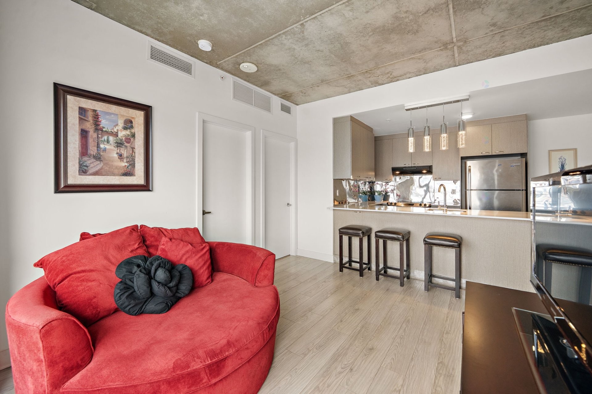 









1150


Rue St-Denis

, 916,
Montréal (Ville-Marie),




QC
H2X0B3


