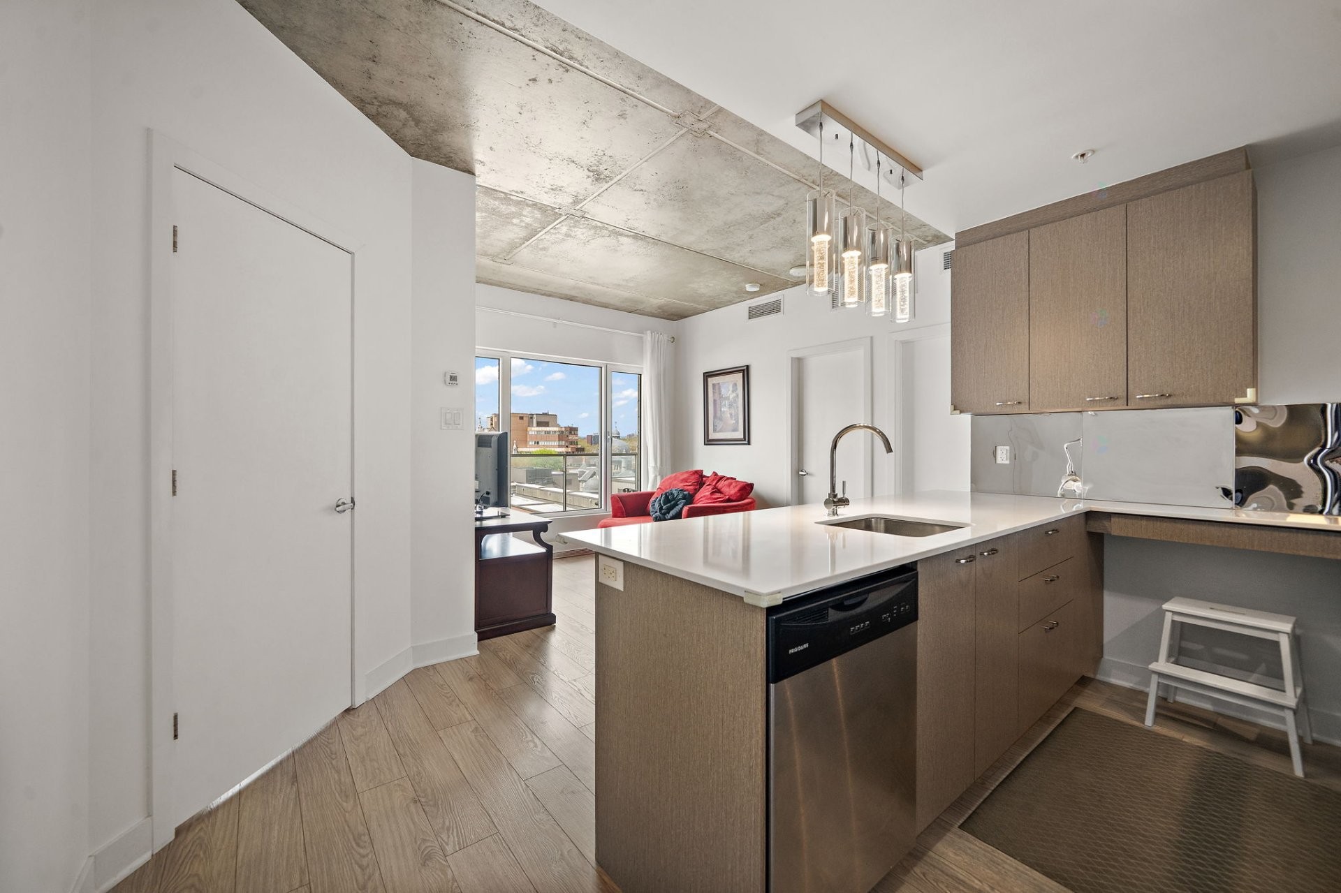 









1150


Rue St-Denis

, 916,
Montréal (Ville-Marie),




QC
H2X0B3

